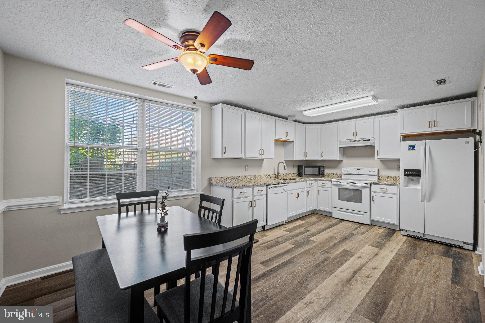 THE HUNTSMAN CONDOMINIUM - Residential