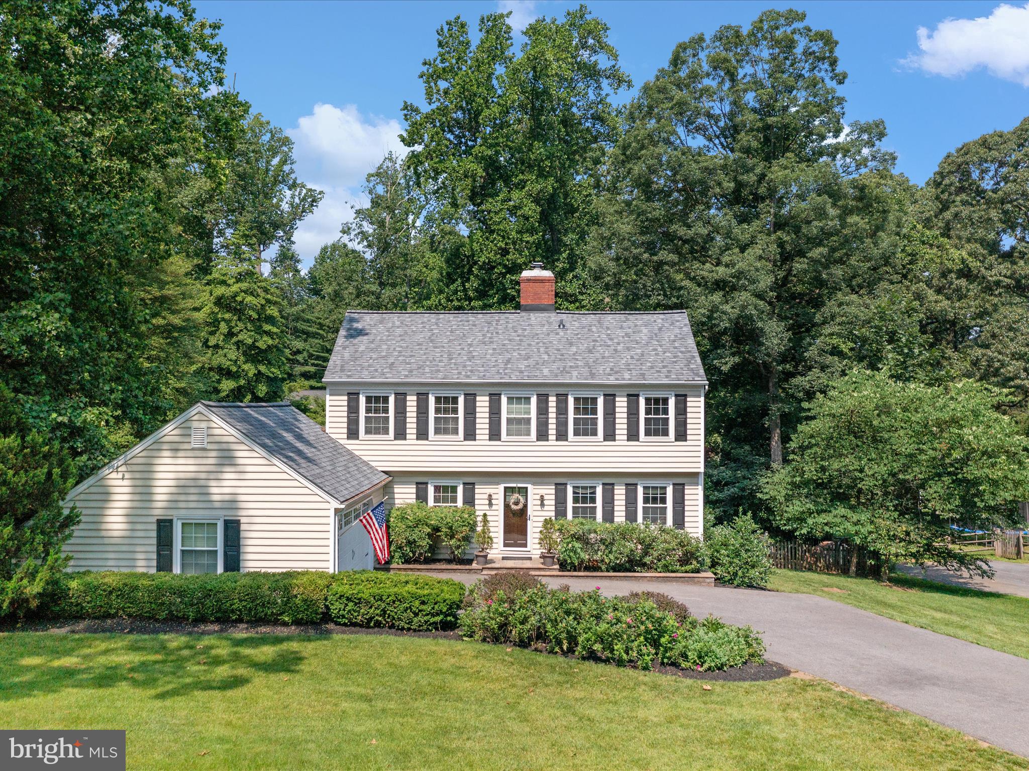 994 BAYBERRY DRIVE