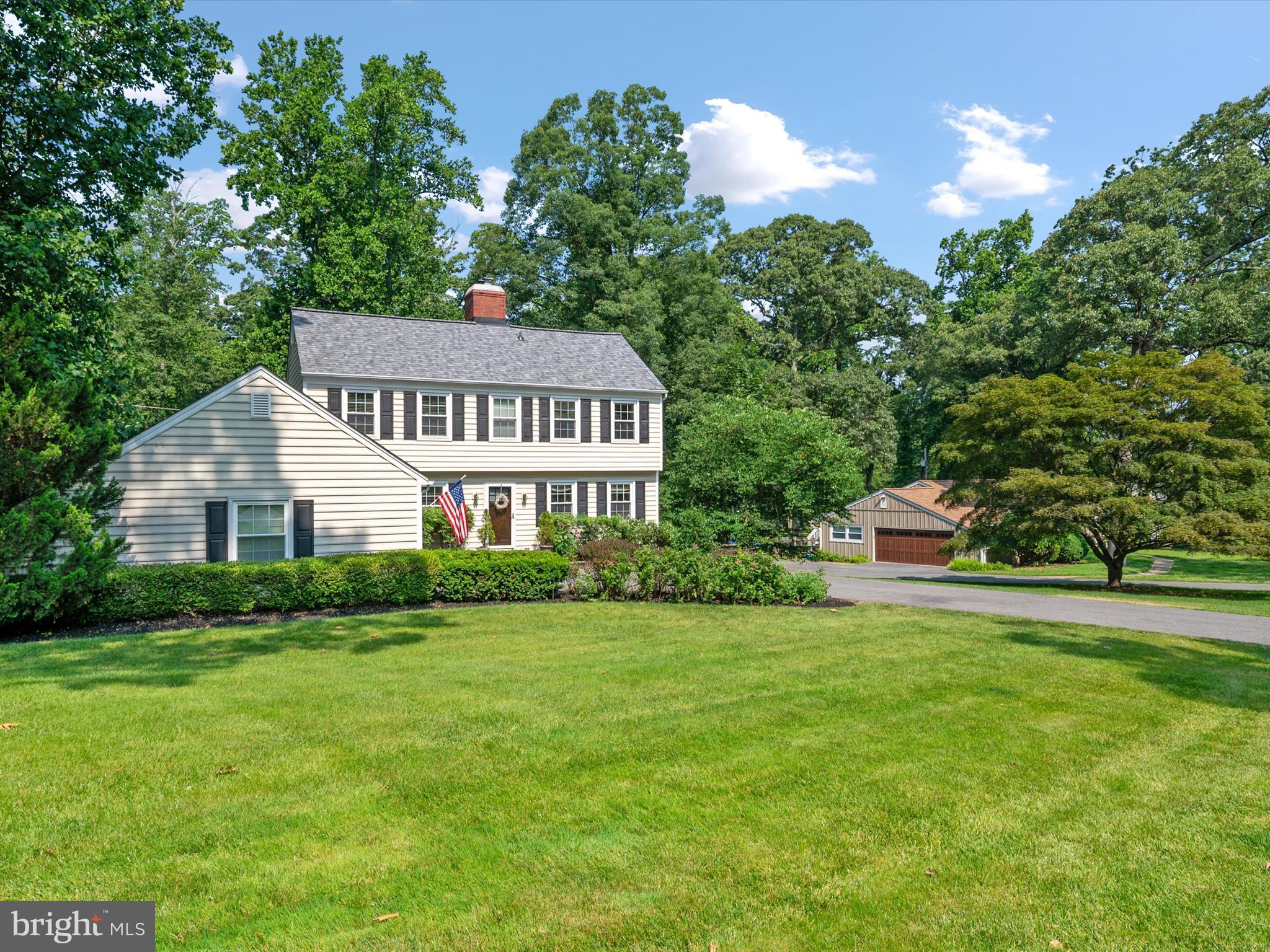 994 BAYBERRY DRIVE