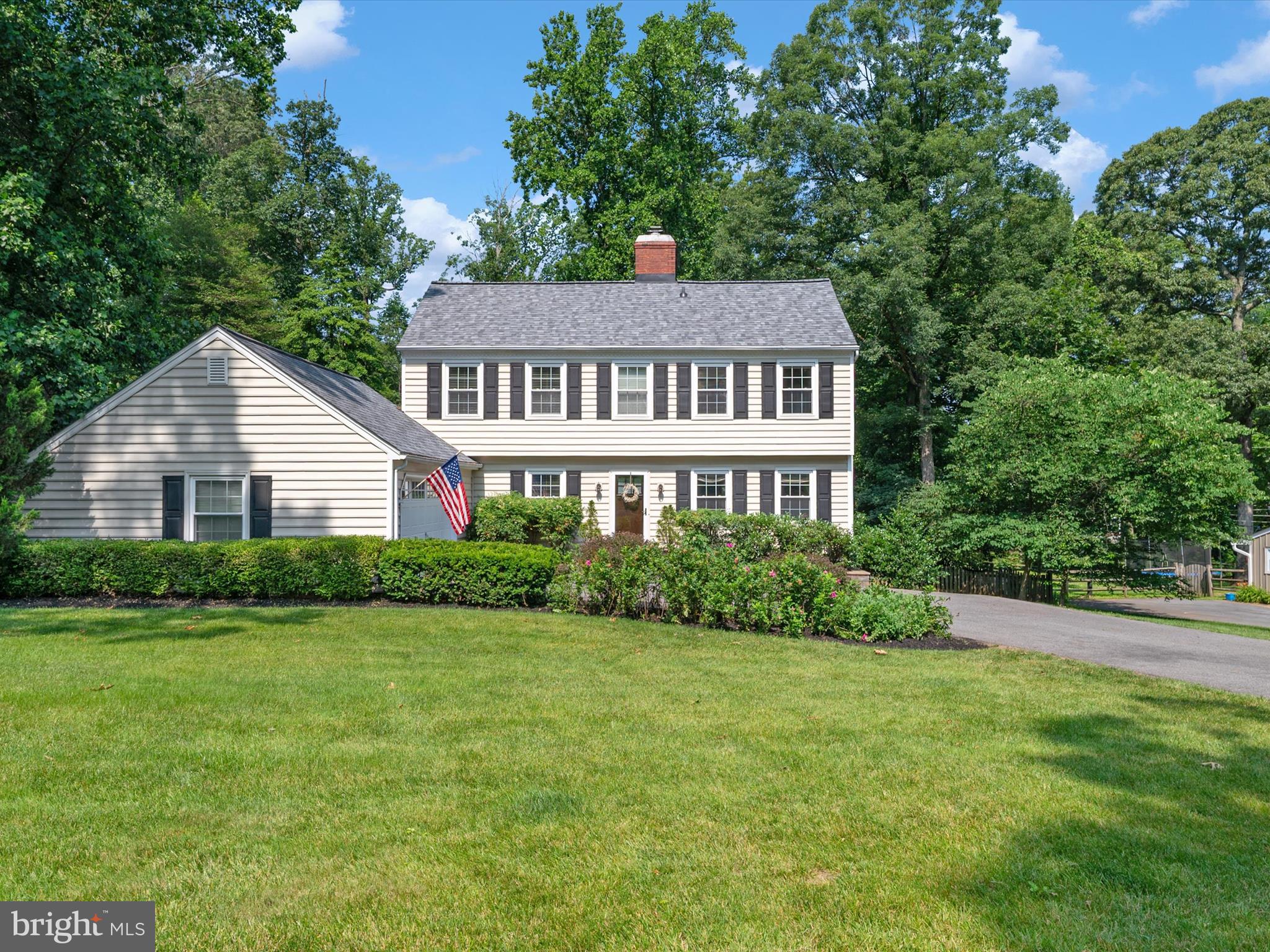 994 BAYBERRY DRIVE