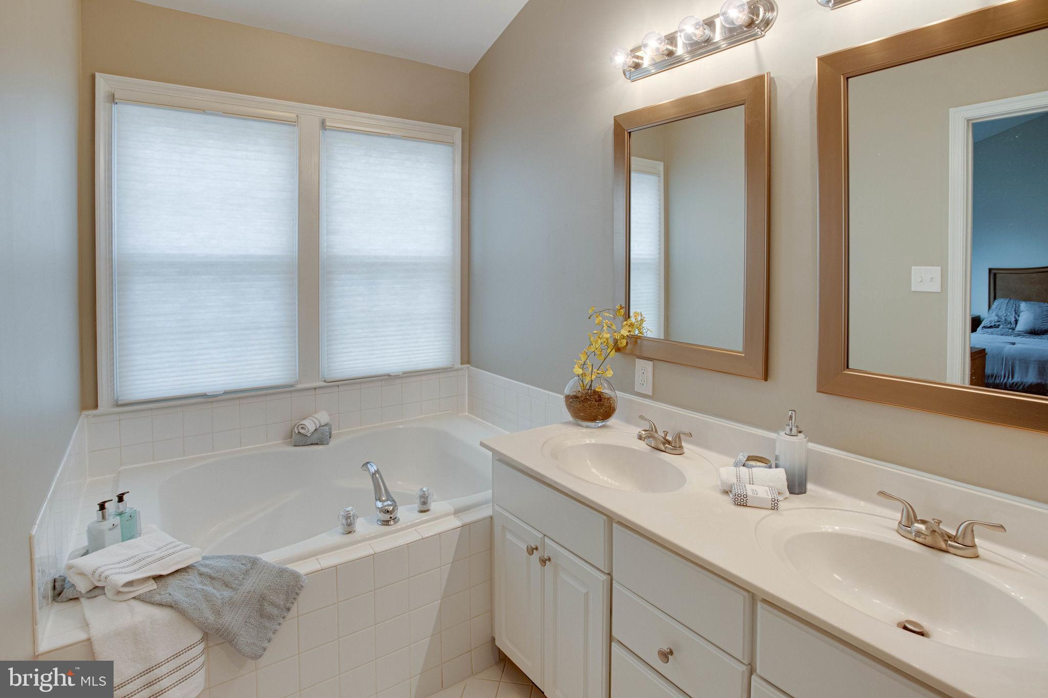 RANDOM HILLS LAND BAY - Residential