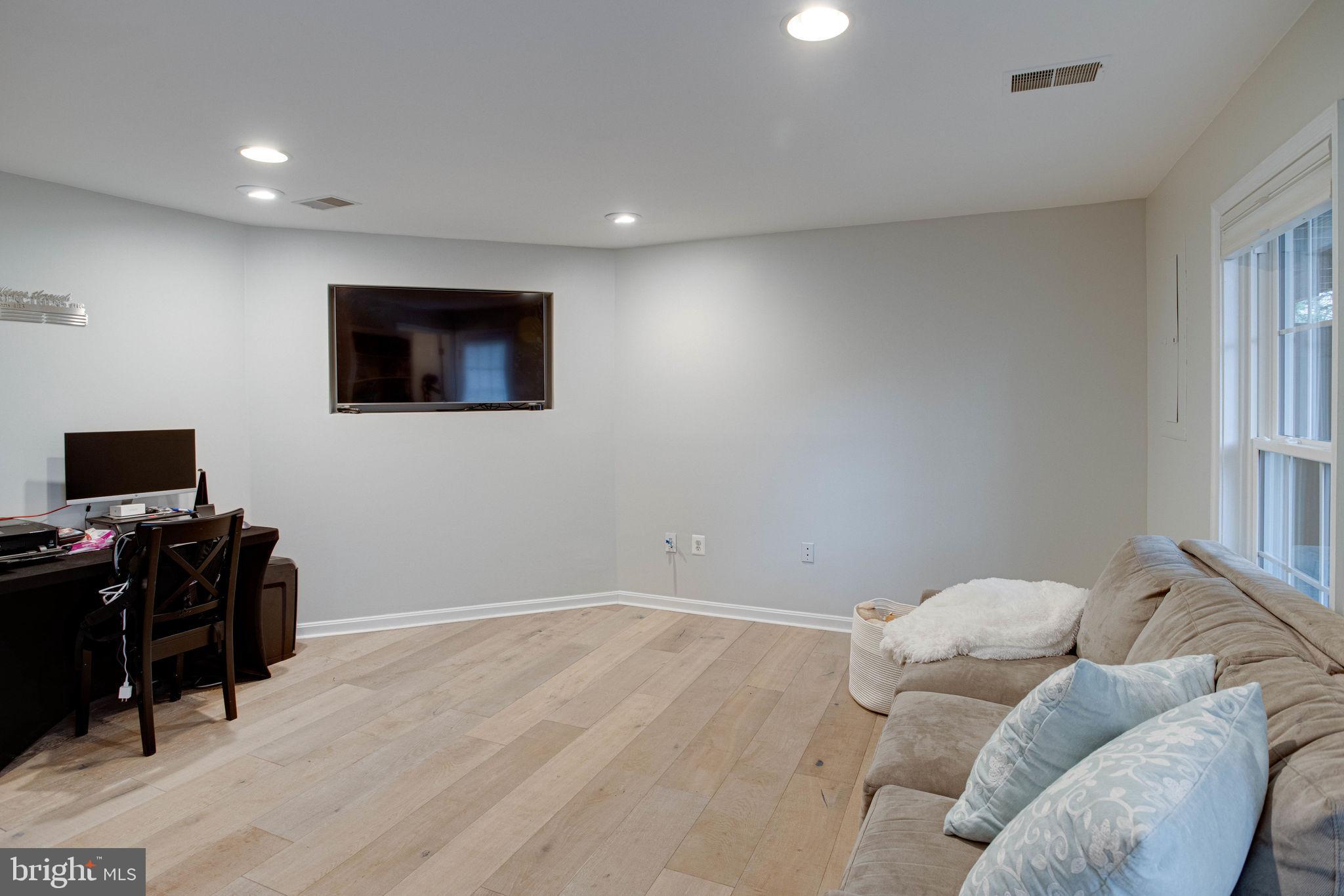 RANDOM HILLS LAND BAY - Residential