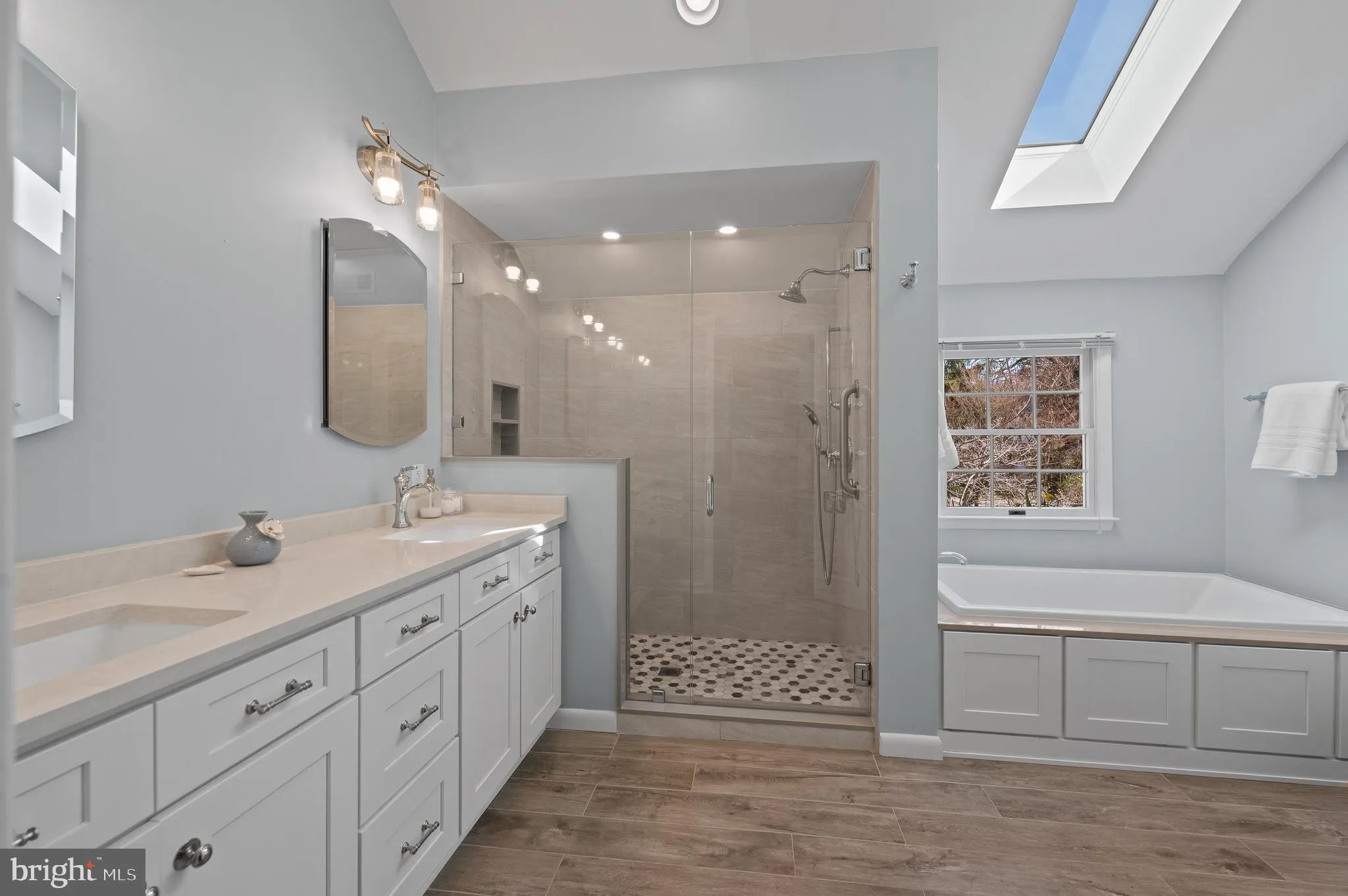 Wayne, Pennsylvania 19087, United States, 5 Bedrooms Bedrooms, ,4 BathroomsBathrooms,Residential,Active,94068