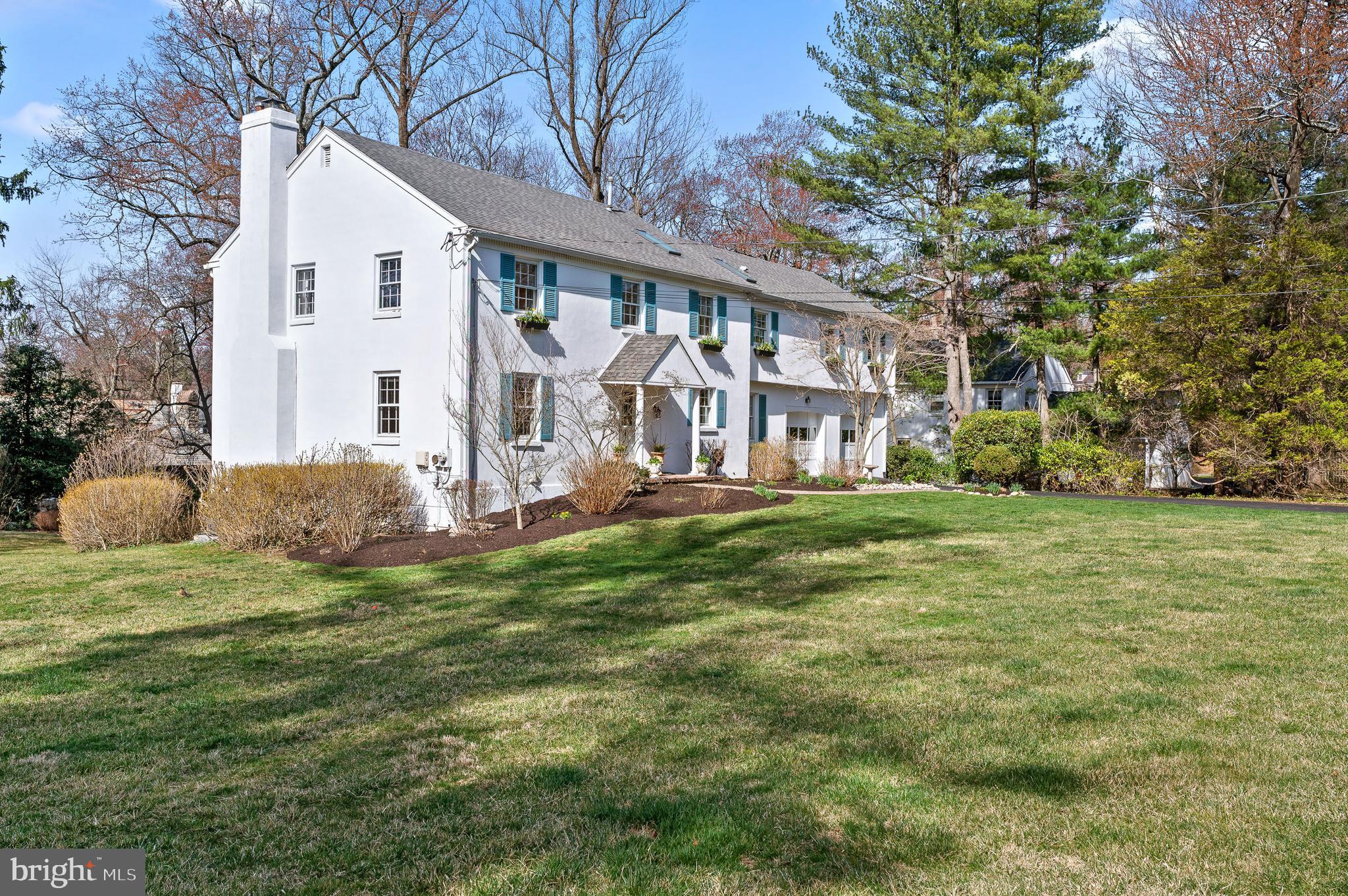 284 W VALLEY ROAD
