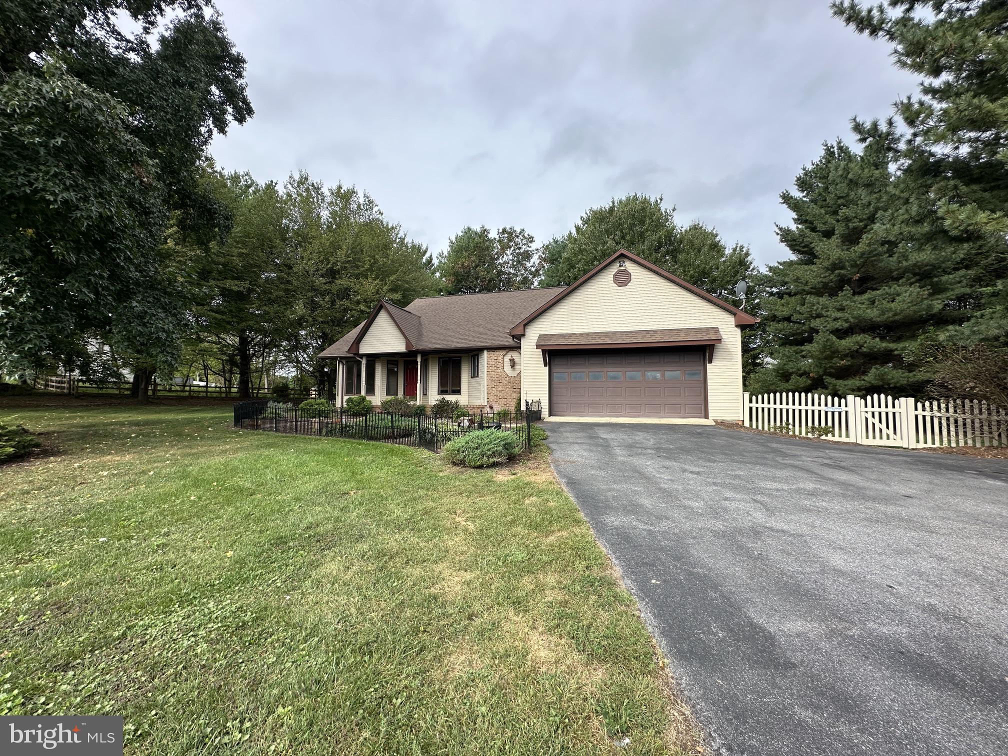 91 HICKORYWOOD COURT