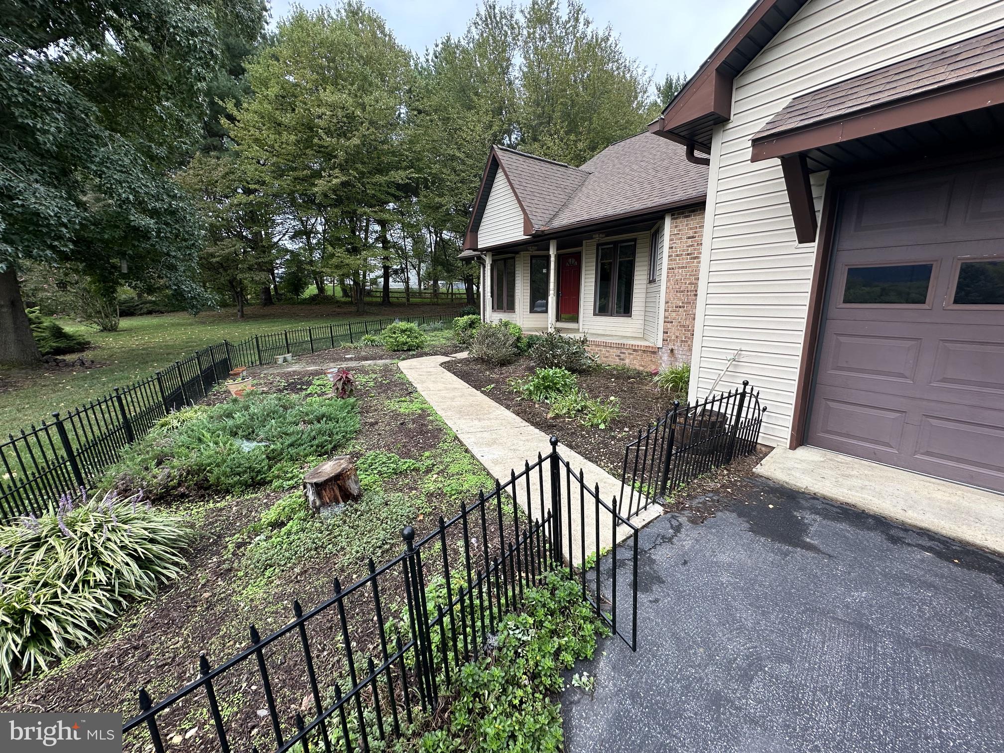 91 HICKORYWOOD COURT