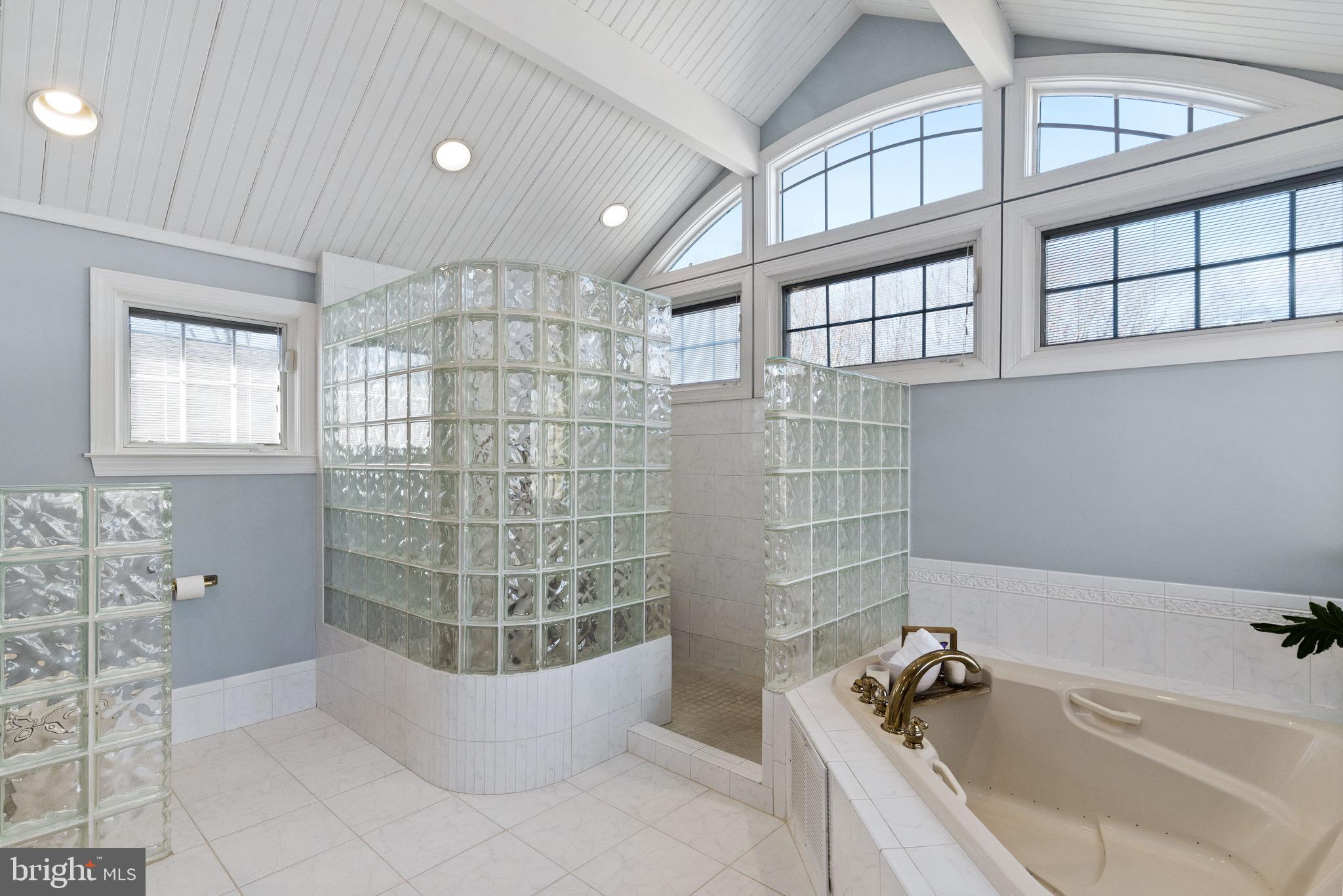 HILLSMERE SHORES - Residential