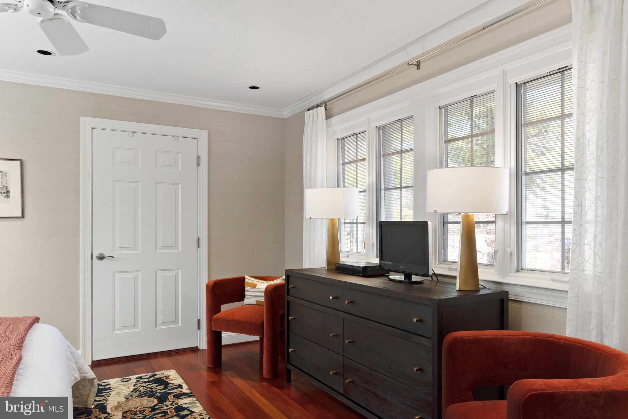 HILLSMERE SHORES - Residential