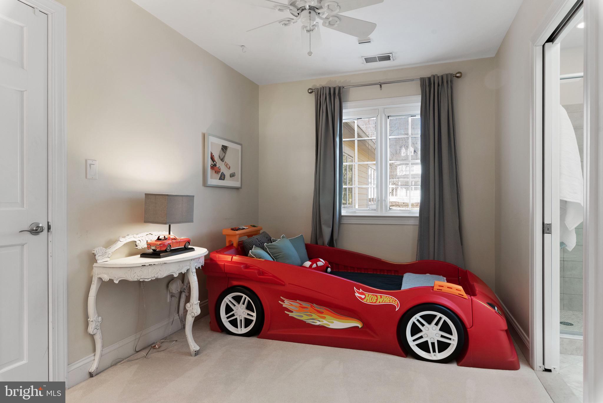 HILLSMERE SHORES - Residential