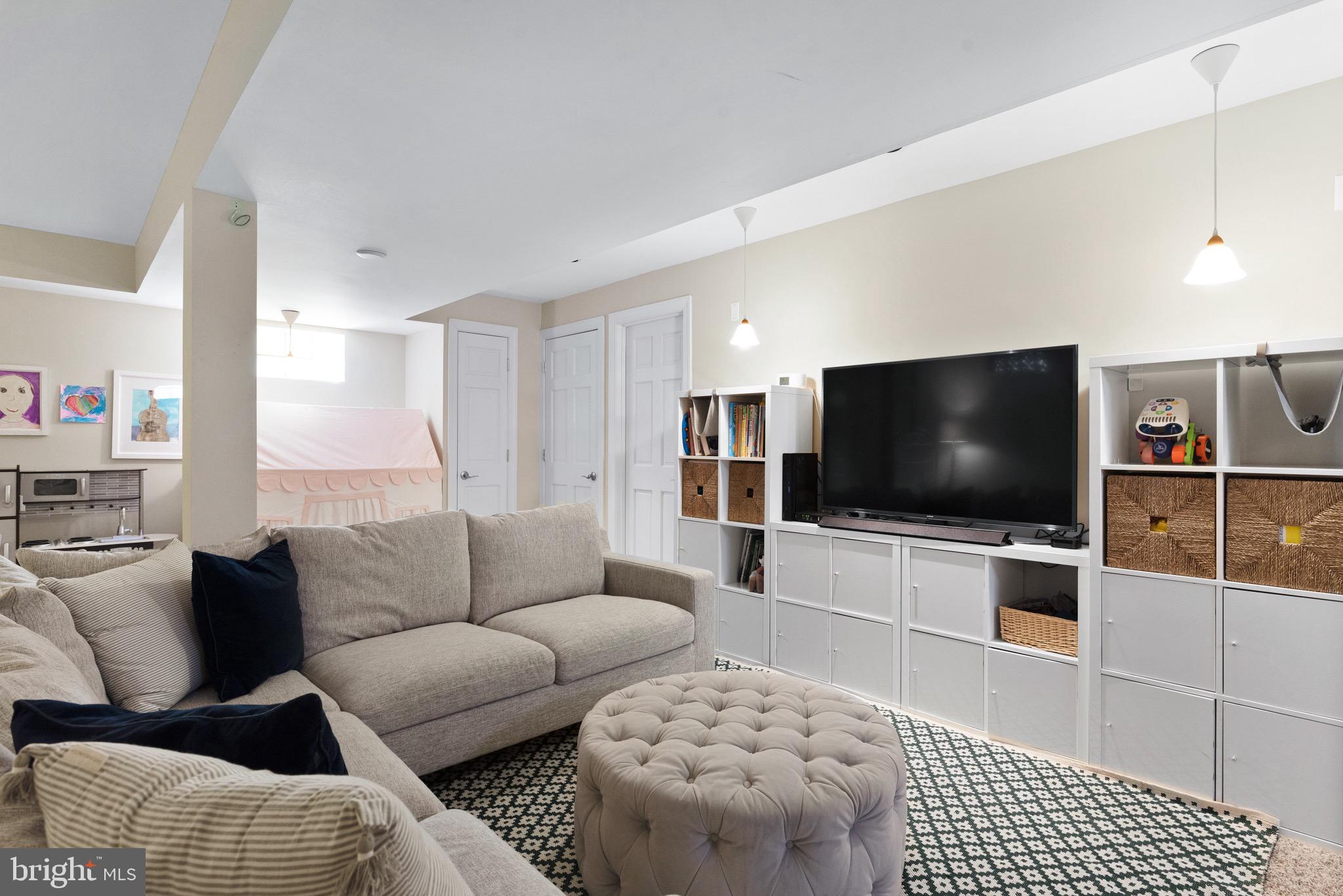 HILLSMERE SHORES - Residential