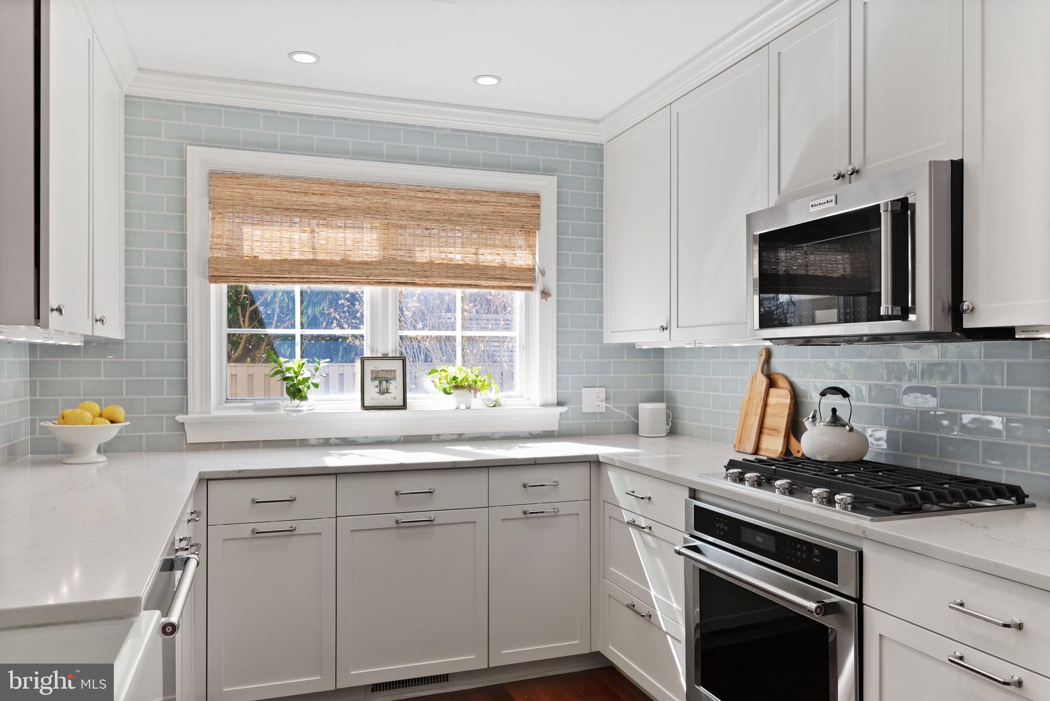 HILLSMERE SHORES - Residential