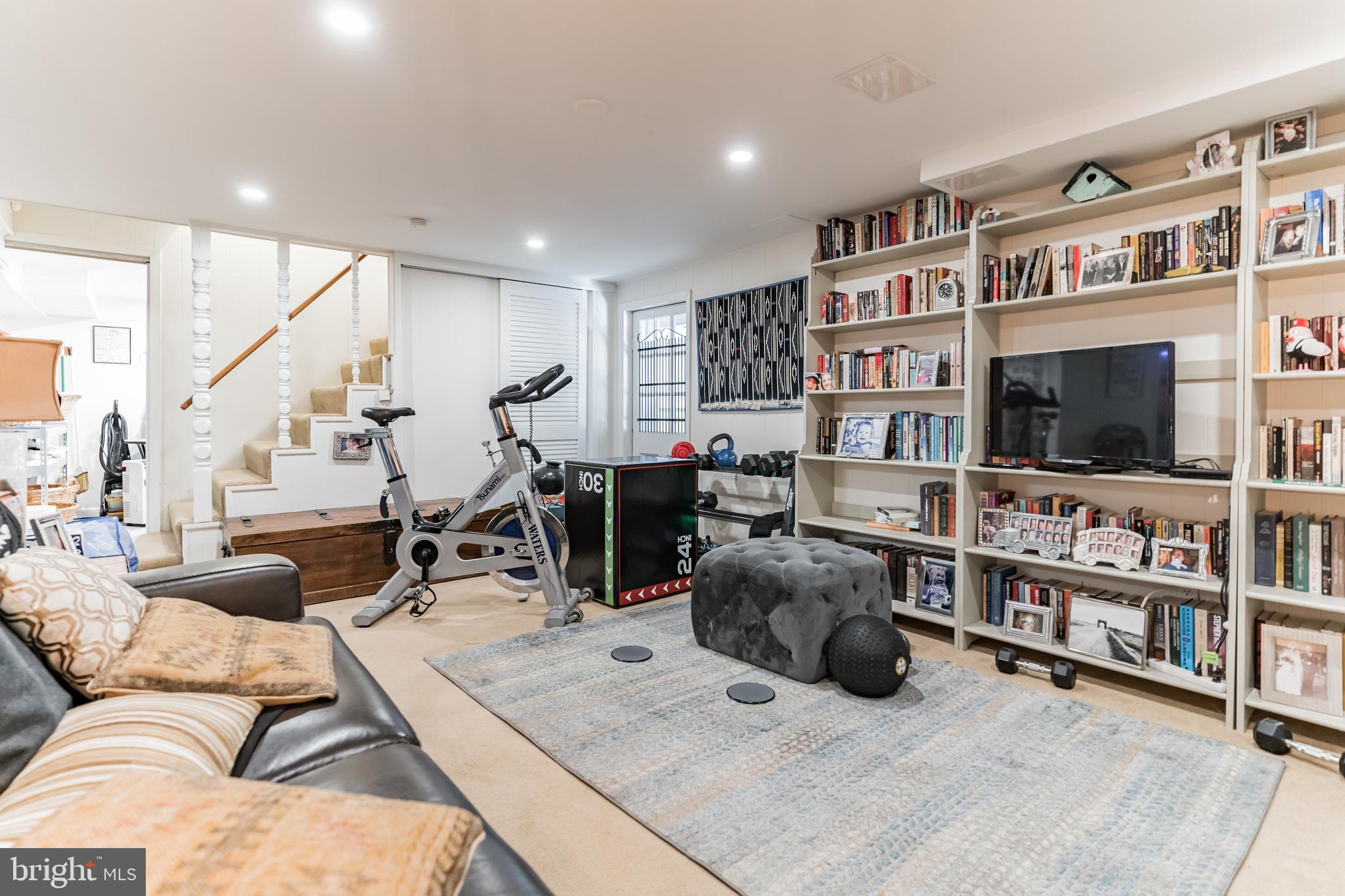 ELLISON HEIGHTS - Residential Lease