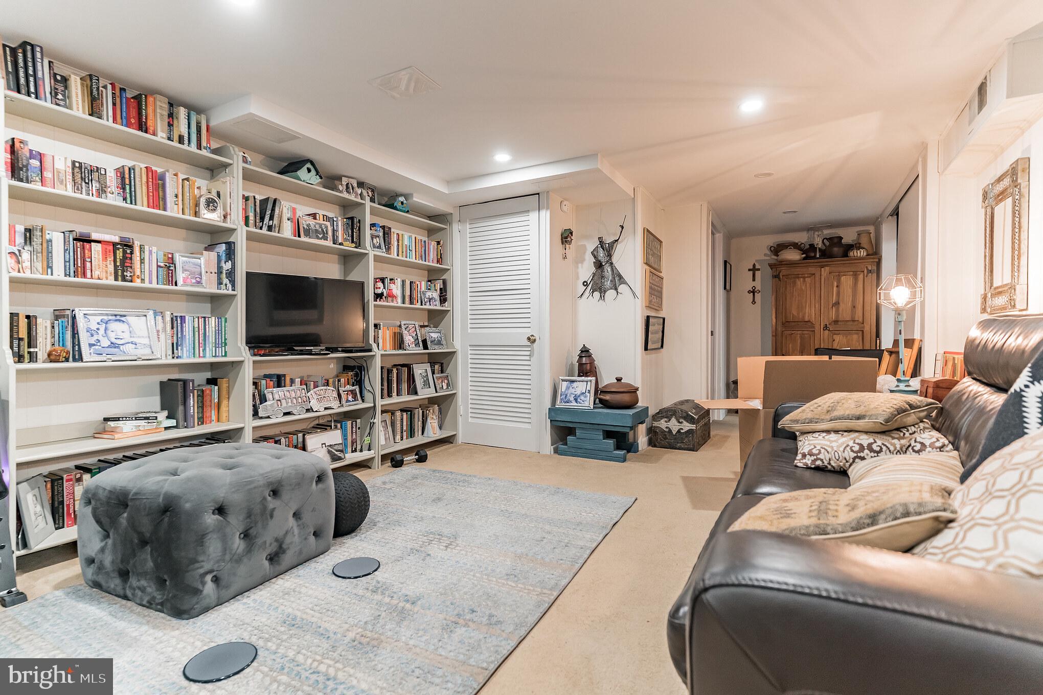 ELLISON HEIGHTS - Residential Lease