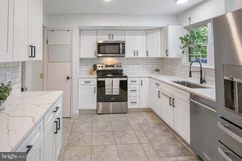 Townhouse For Sale - 10103 Sassafras Woods Court<br/> BURKE, VA 22015