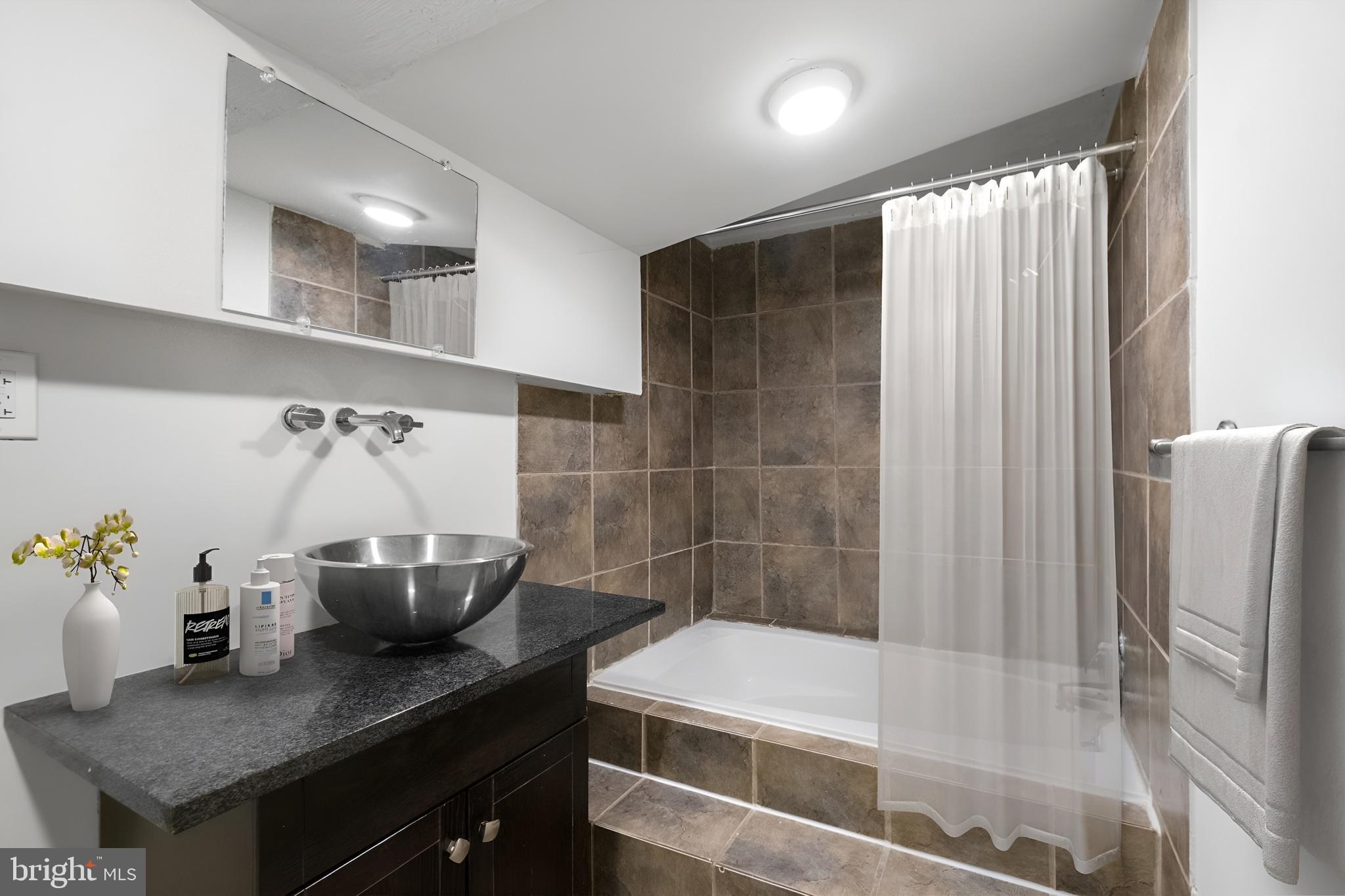 1329 LOMBARD STREET 39 403