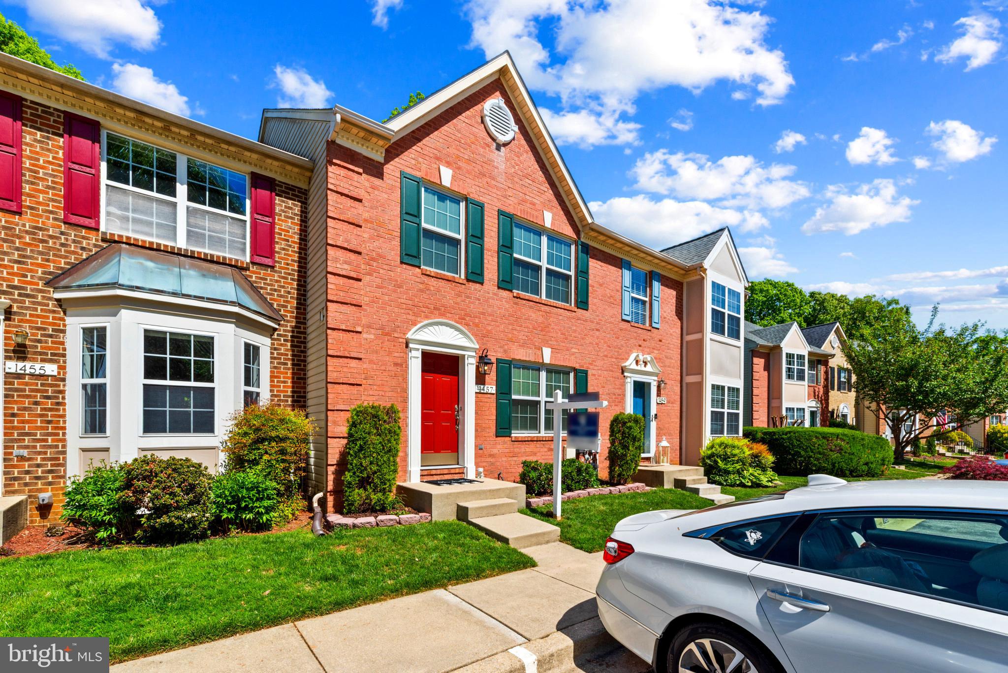 FALCON CREST - Residential