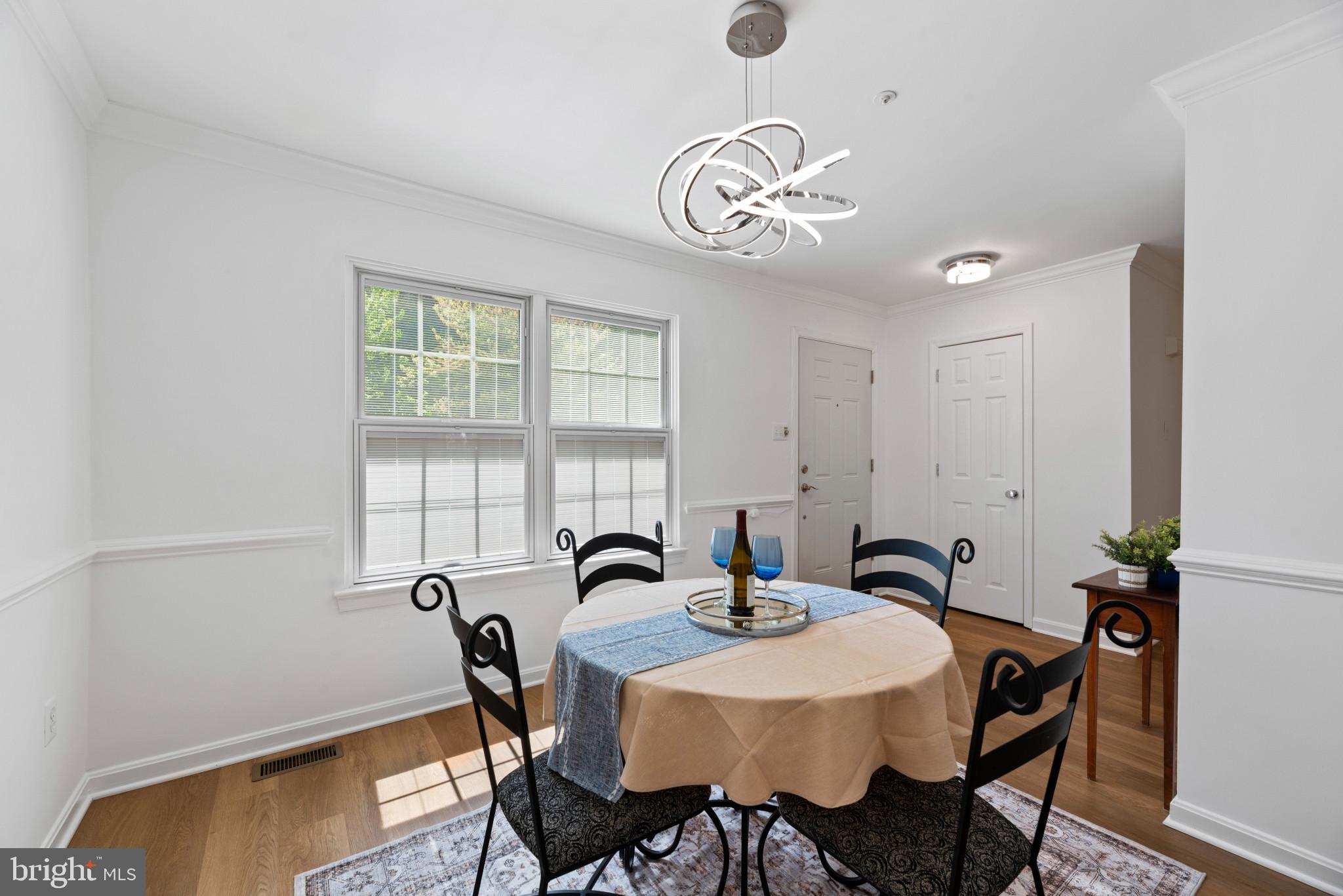 FALCON CREST - Residential