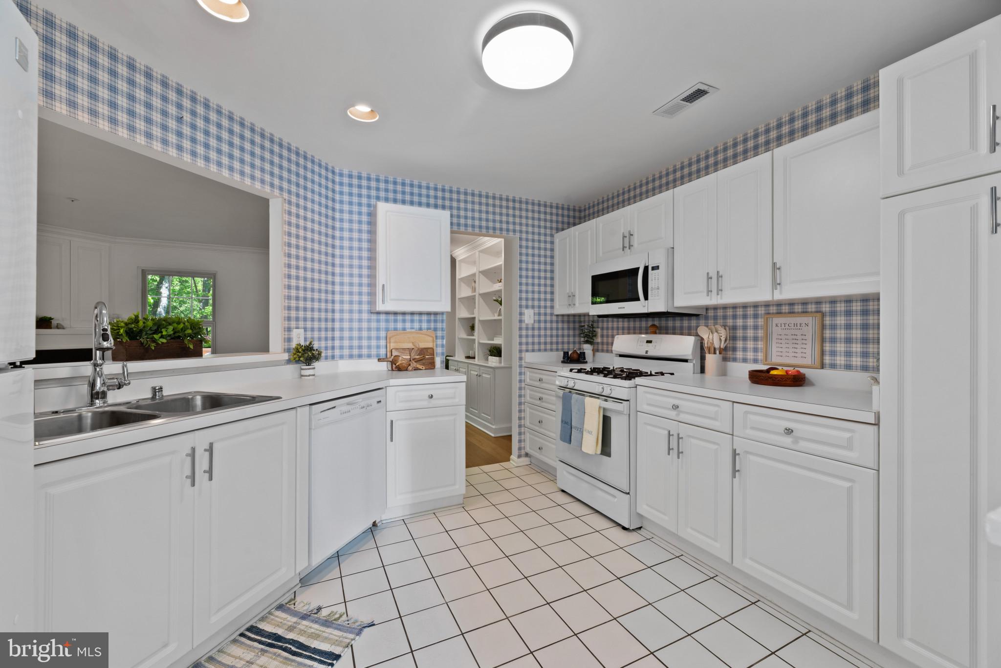 FALCON CREST - Residential