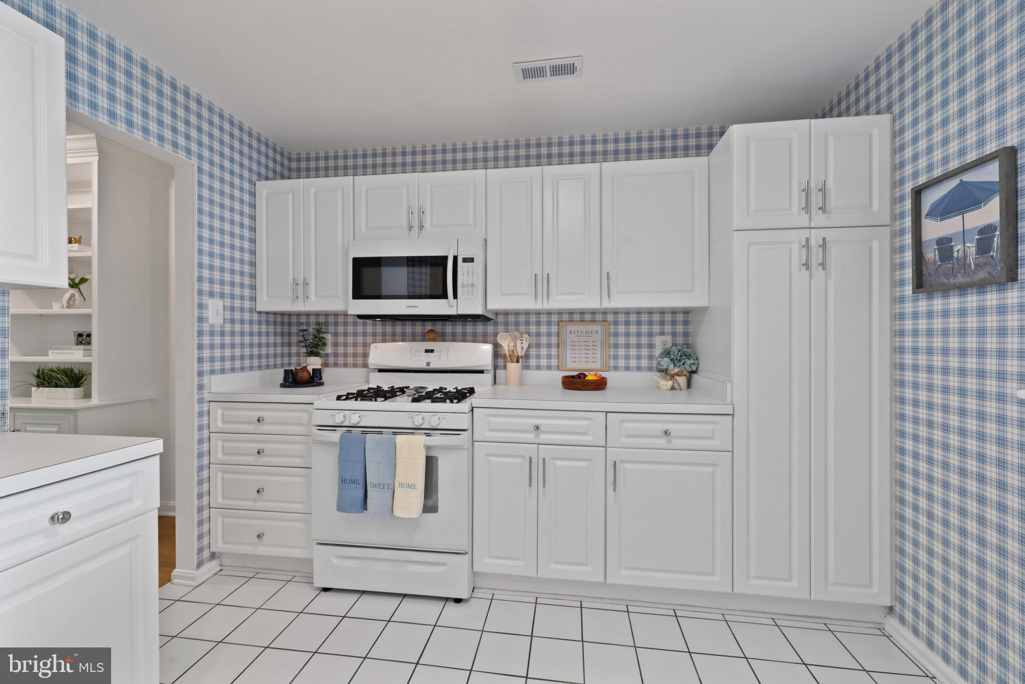 FALCON CREST - Residential