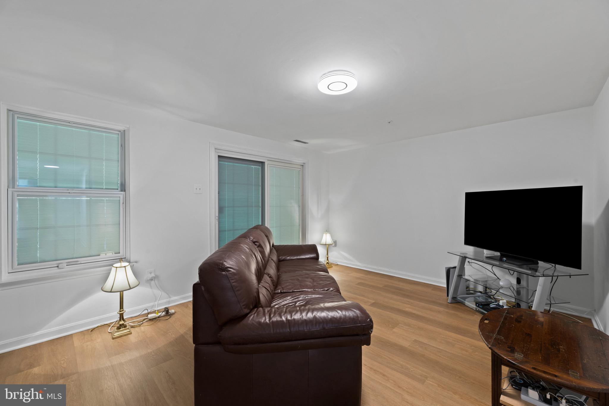 FALCON CREST - Residential