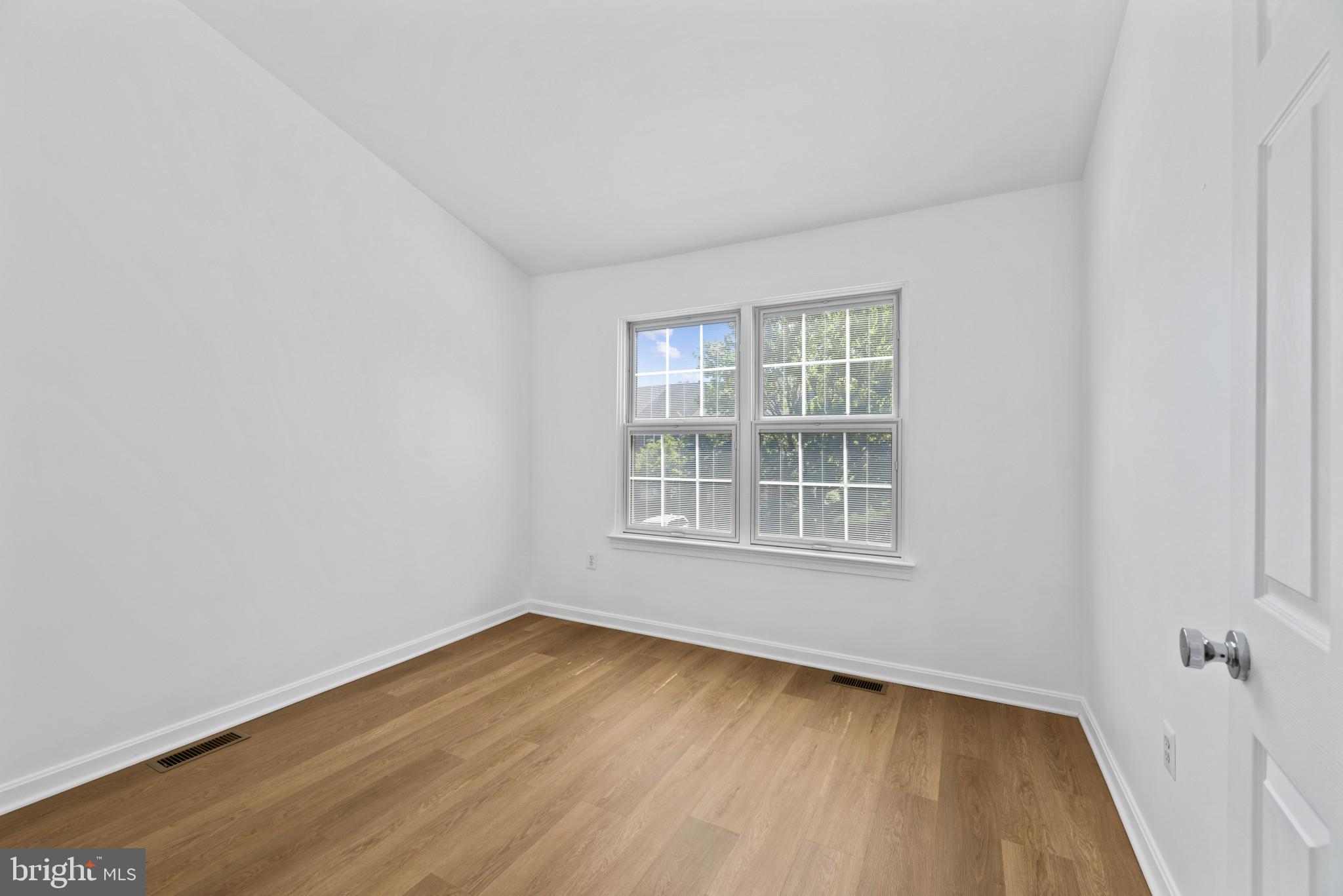 FALCON CREST - Residential