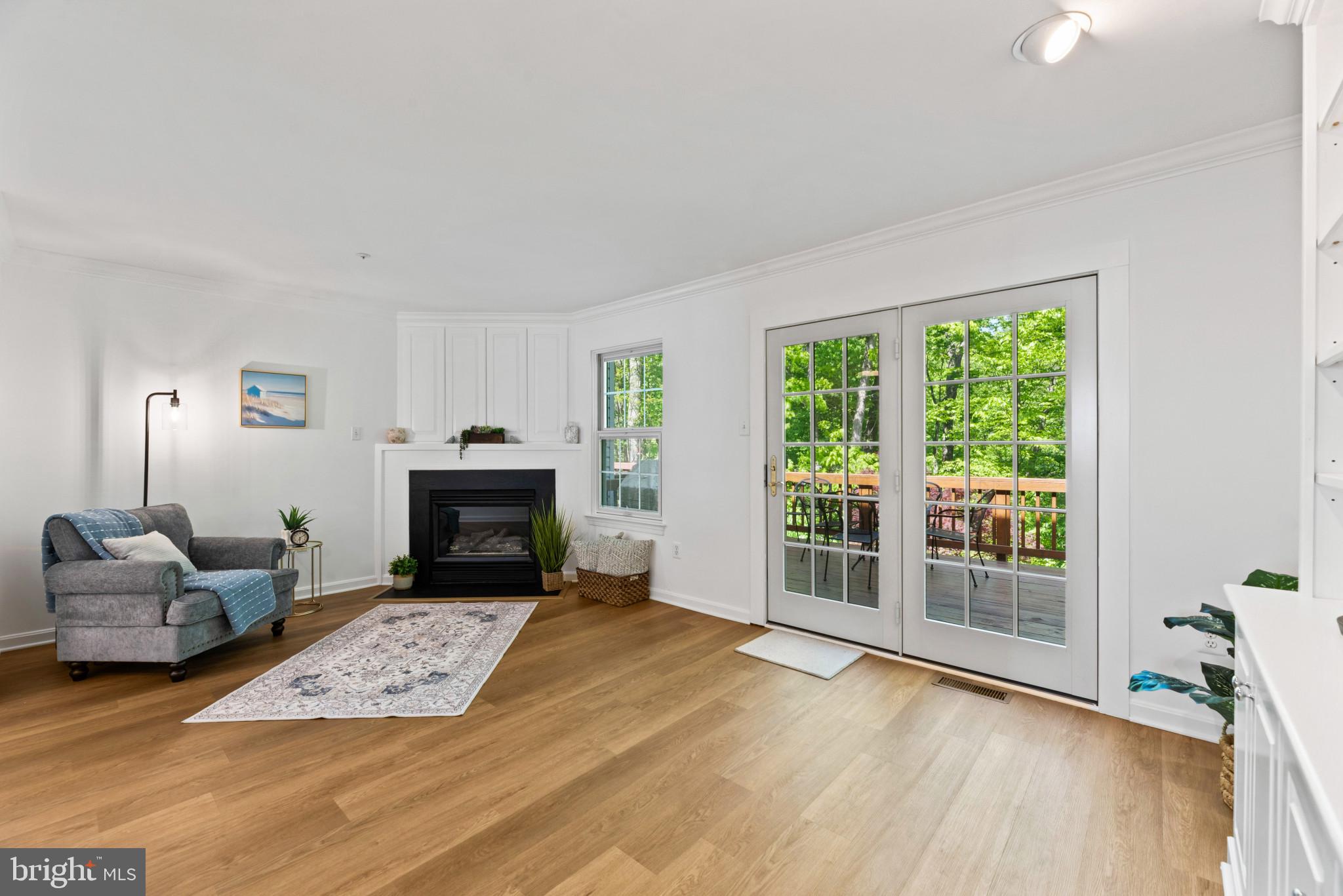 FALCON CREST - Residential