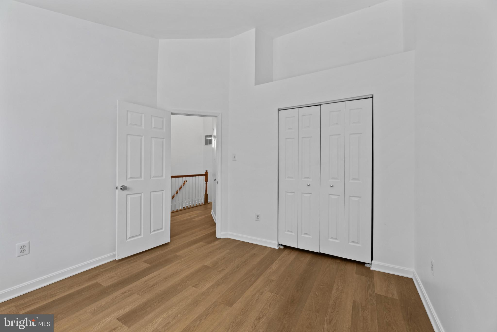 FALCON CREST - Residential