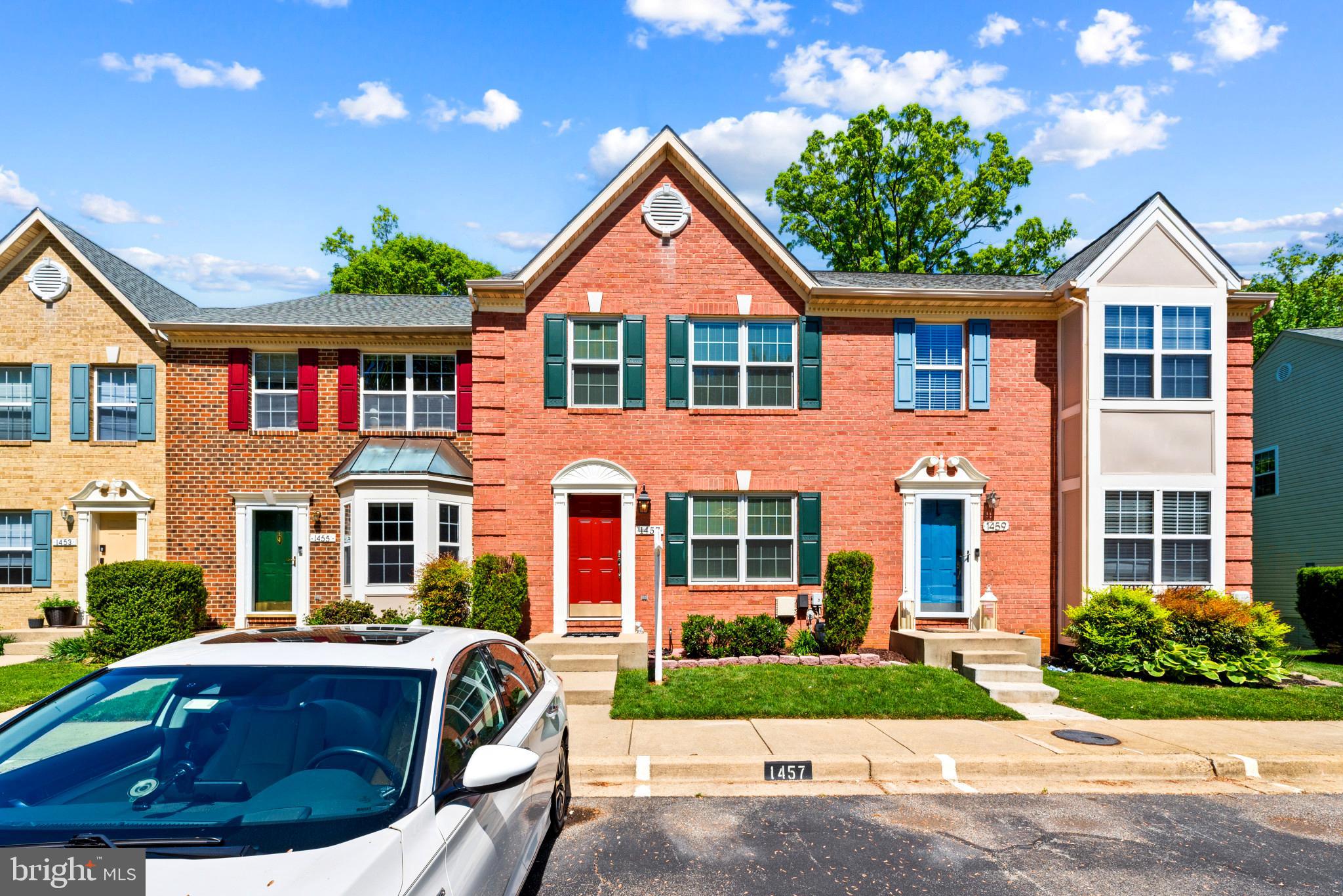 FALCON CREST - Residential