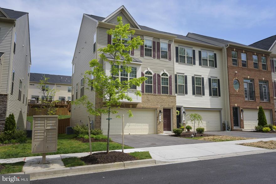 Beautiful end-unit townhome in Canterbury Village. Spacious LL rec room w/full bath & stone patio. Main-level office, family room w/gas fireplace, elegant dining room, & gourmet kitchen w/granite counters, SS appliances, & access to deck. Crown & picture frame moldings, & wood floors. Luxurious MBR suite w/sitting area, 2 walk-in closets, soaking tub & shower. Community tot lot. Broadneck schools!