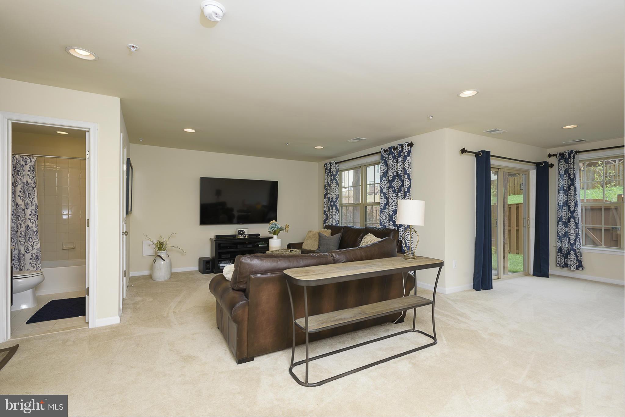 CANTERBURY VILLAGE - Residential Lease