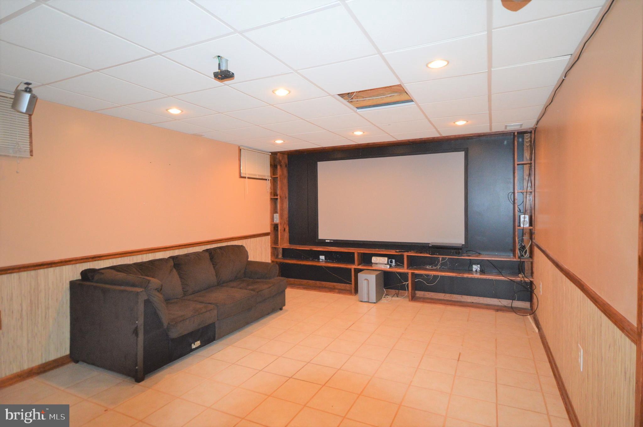 HUNTFIELD - Residential Lease