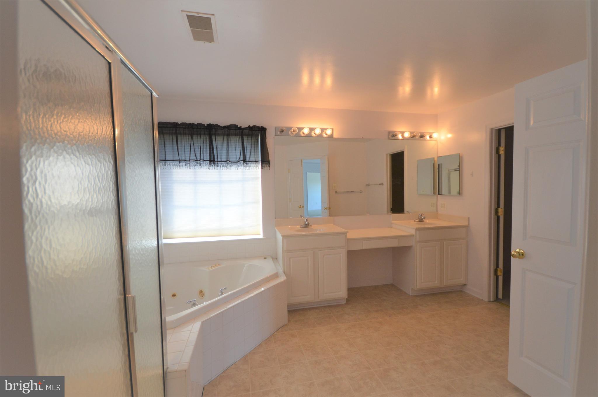 HUNTFIELD - Residential Lease