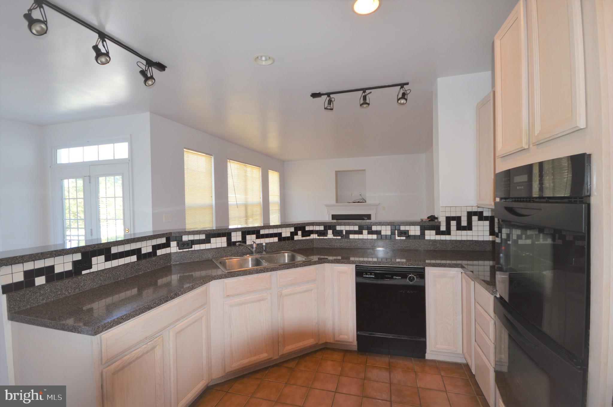 HUNTFIELD - Residential Lease