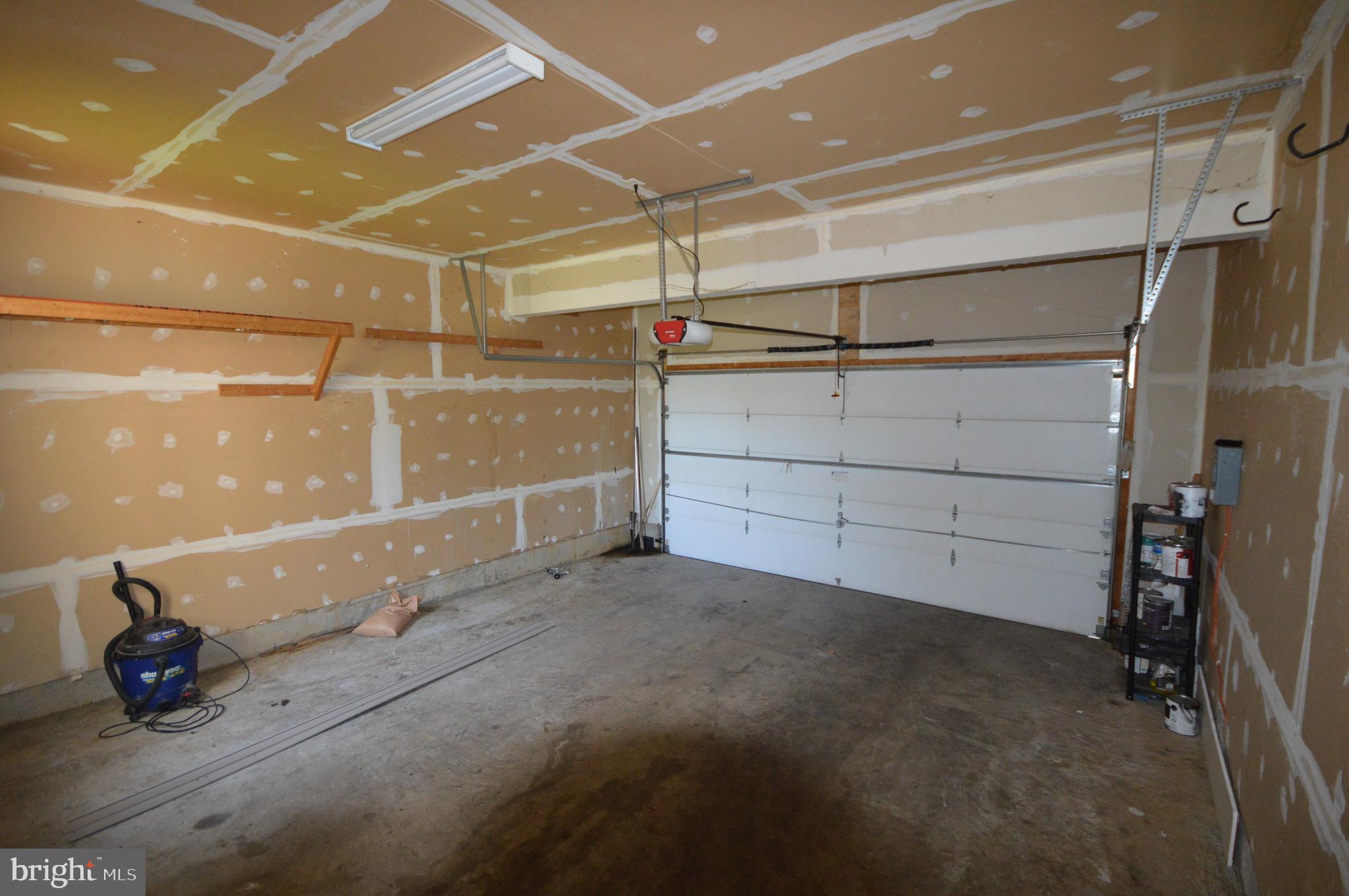 HUNTFIELD - Residential Lease