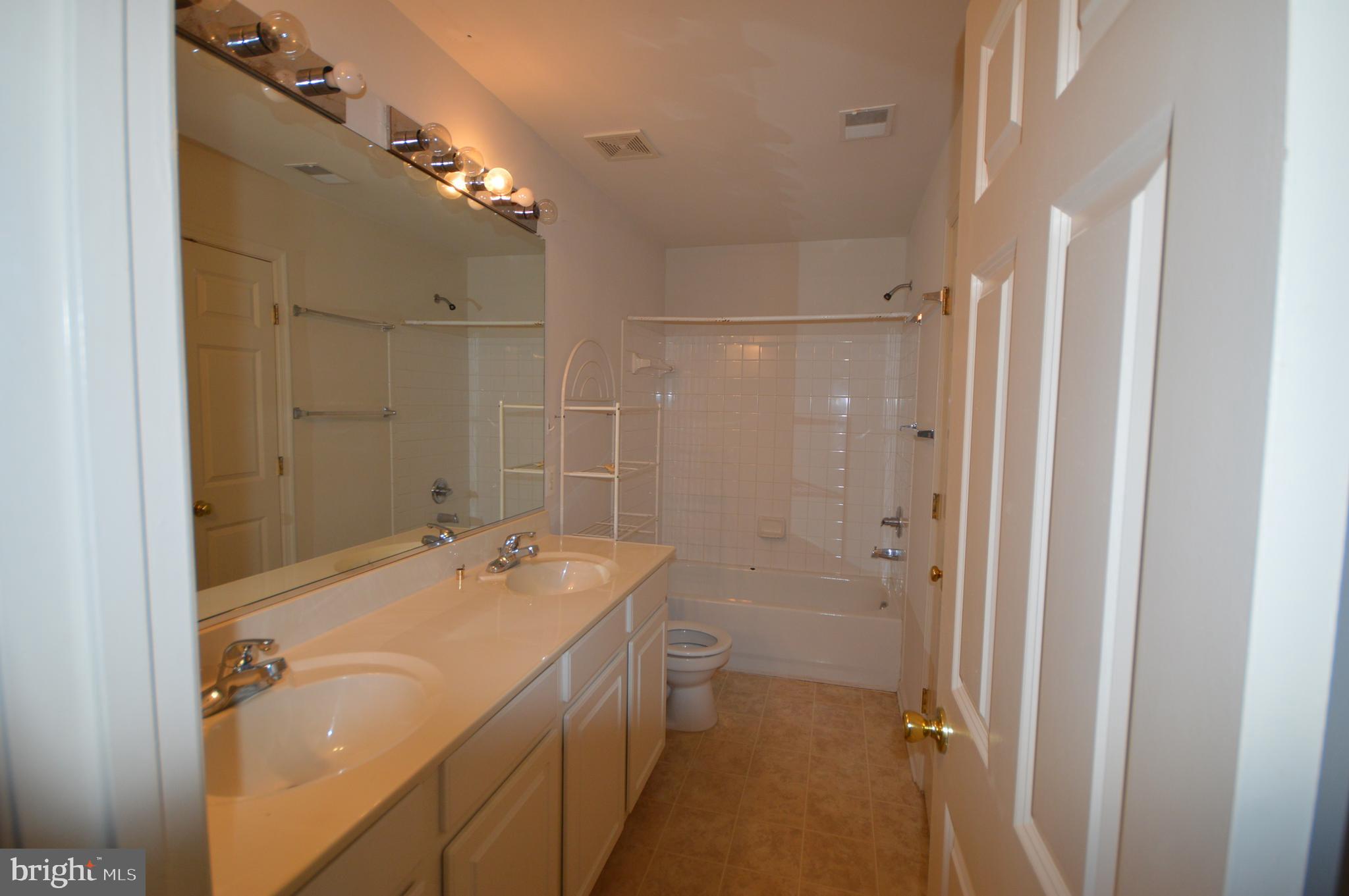 HUNTFIELD - Residential Lease