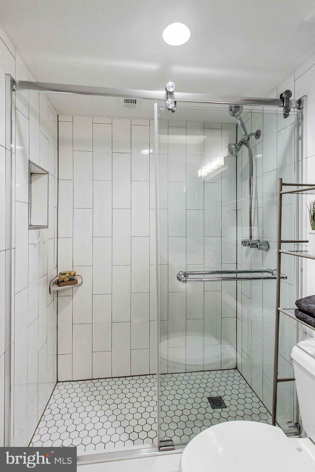 FOUNTAINS AT MCLEAN - Residential