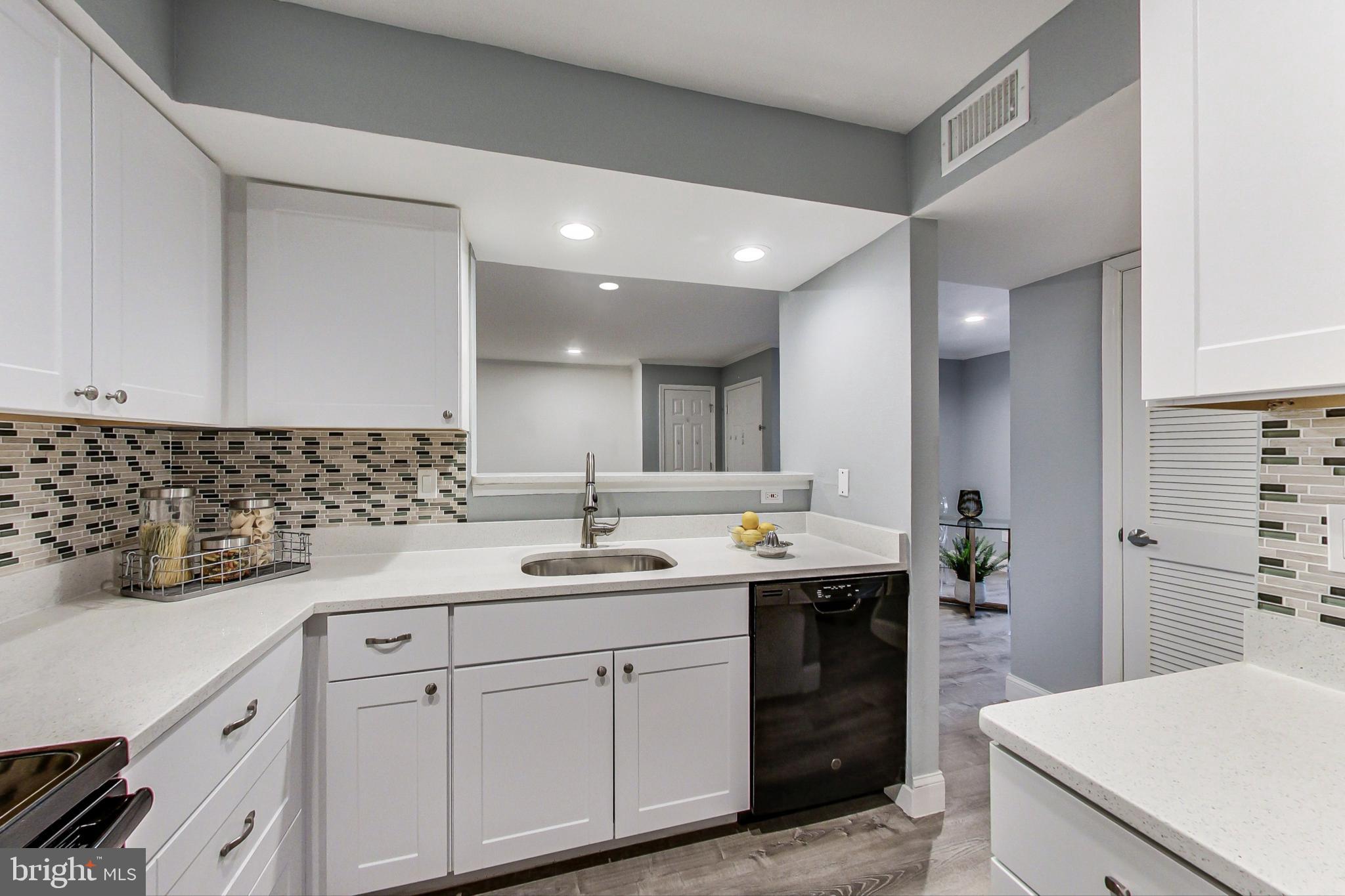 FOUNTAINS AT MCLEAN - Residential