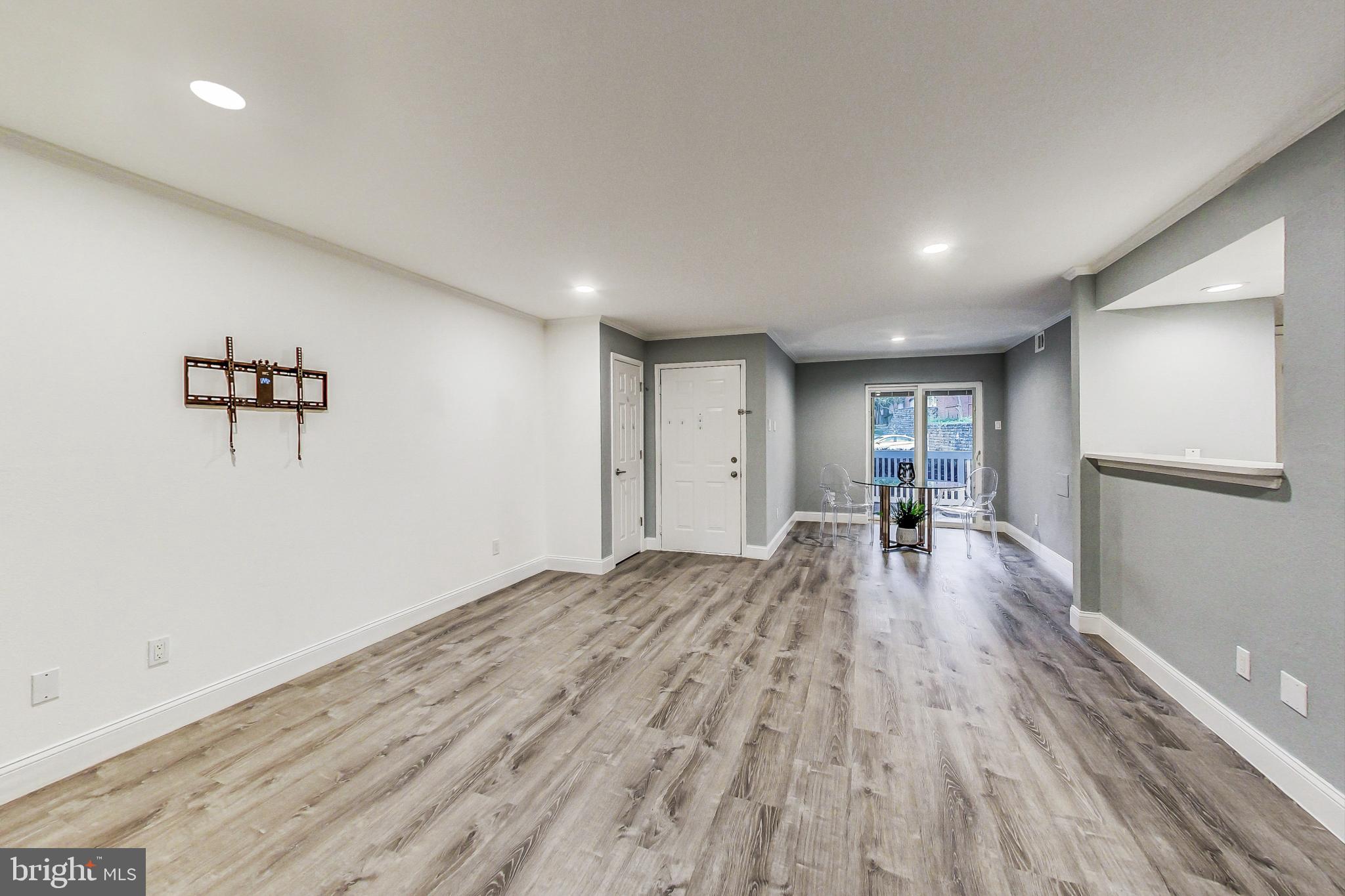 FOUNTAINS AT MCLEAN - Residential