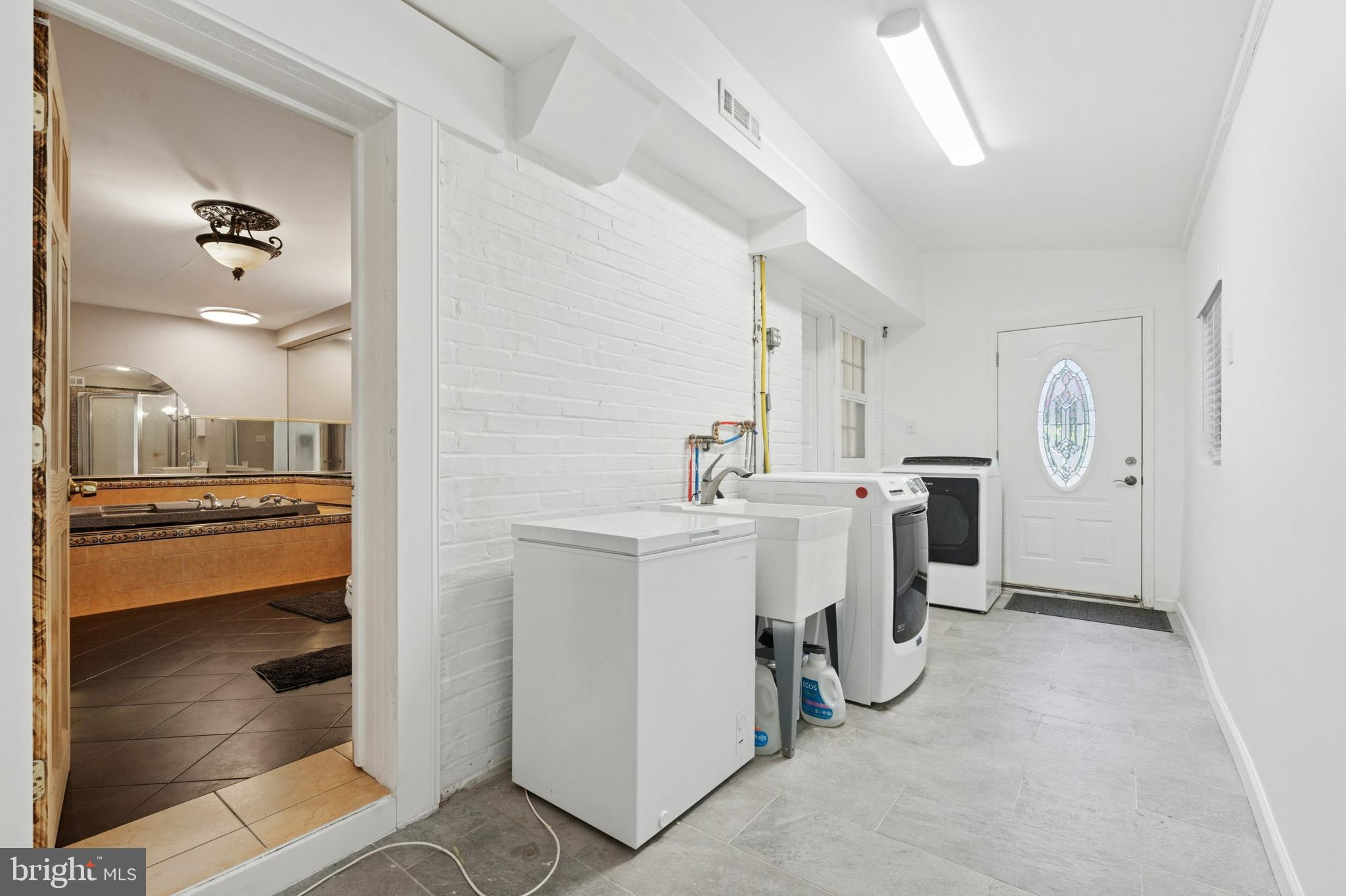 ROXBOROUGH - Residential