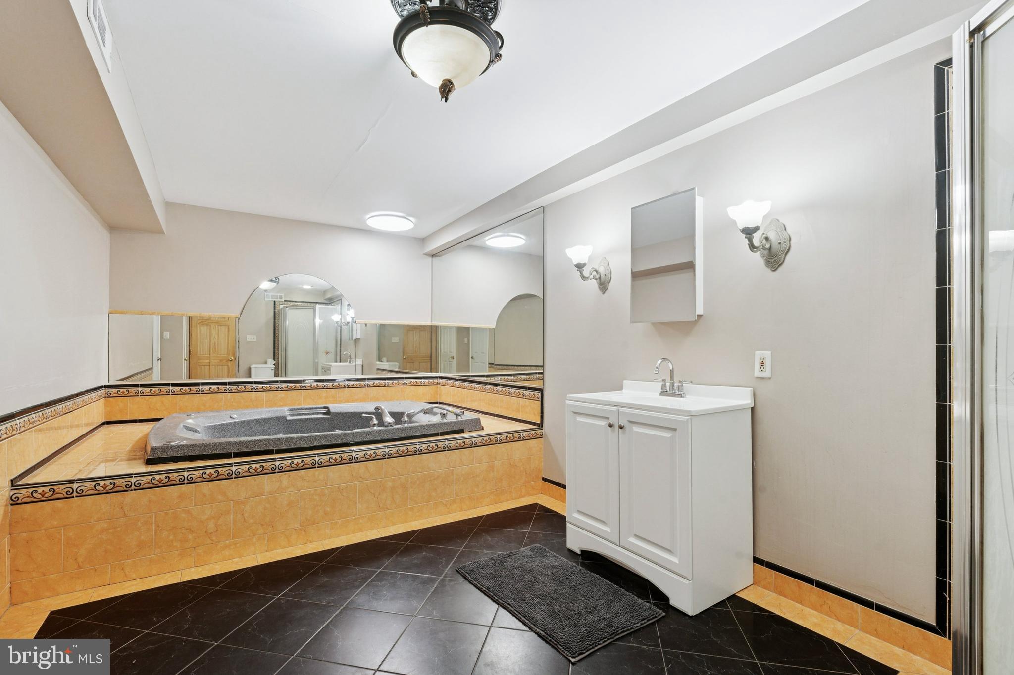 ROXBOROUGH - Residential