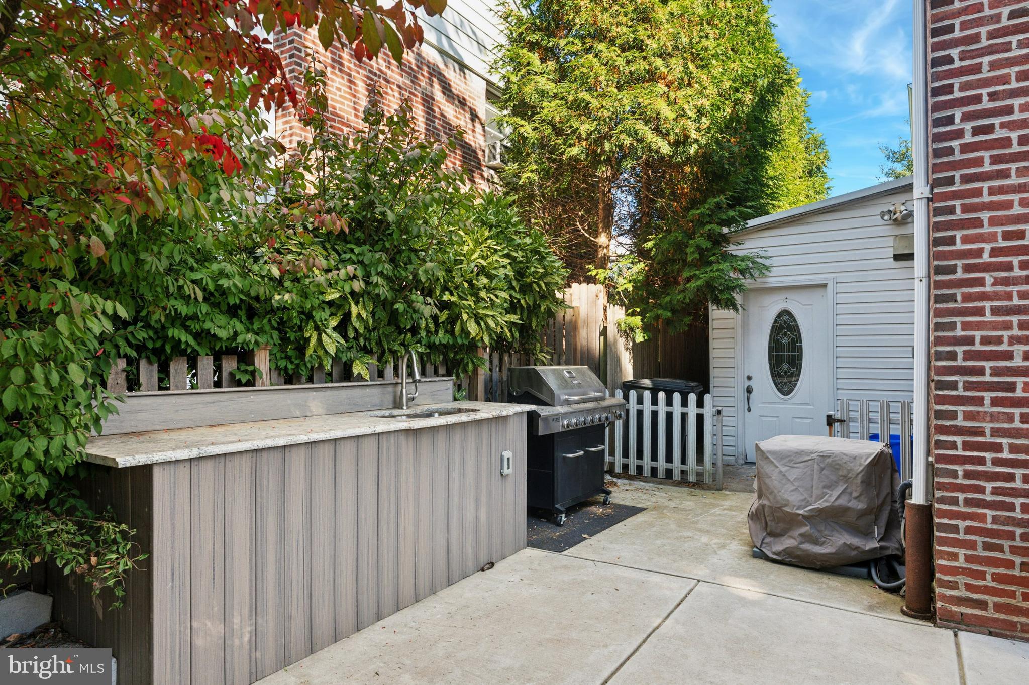 ROXBOROUGH - Residential