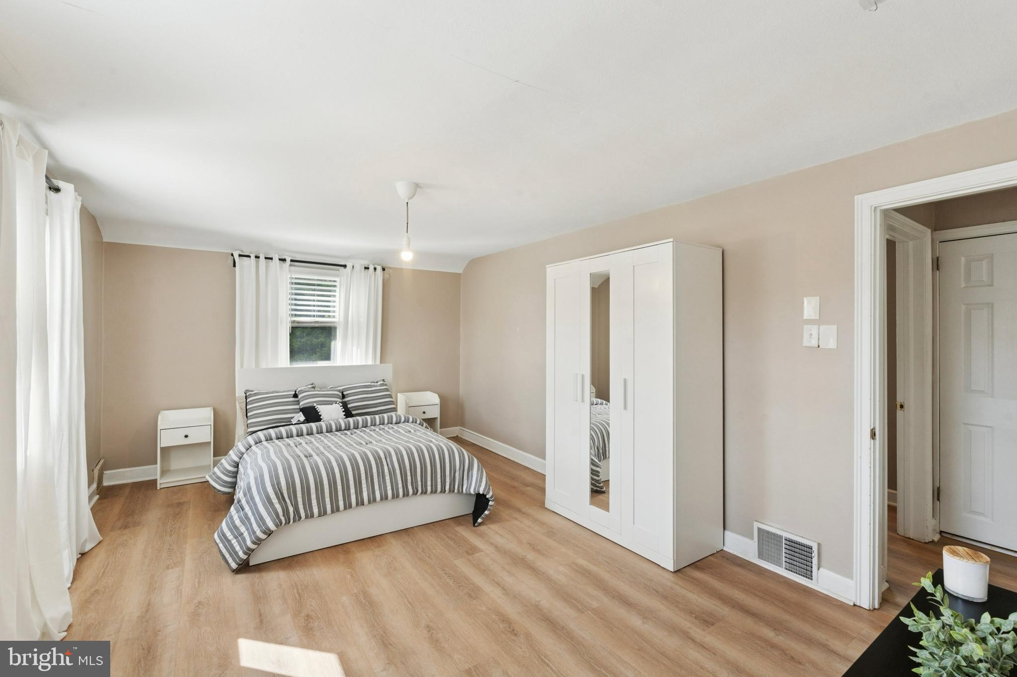 ROXBOROUGH - Residential