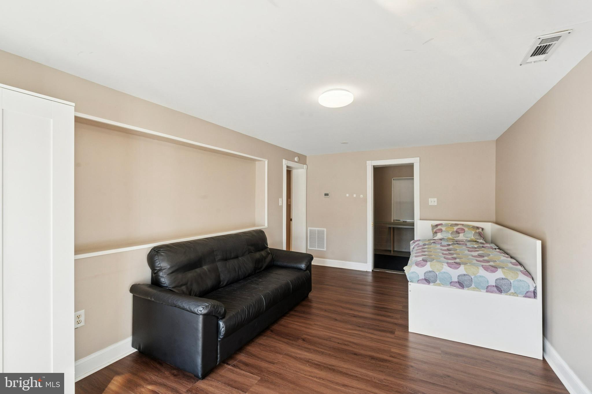 ROXBOROUGH - Residential