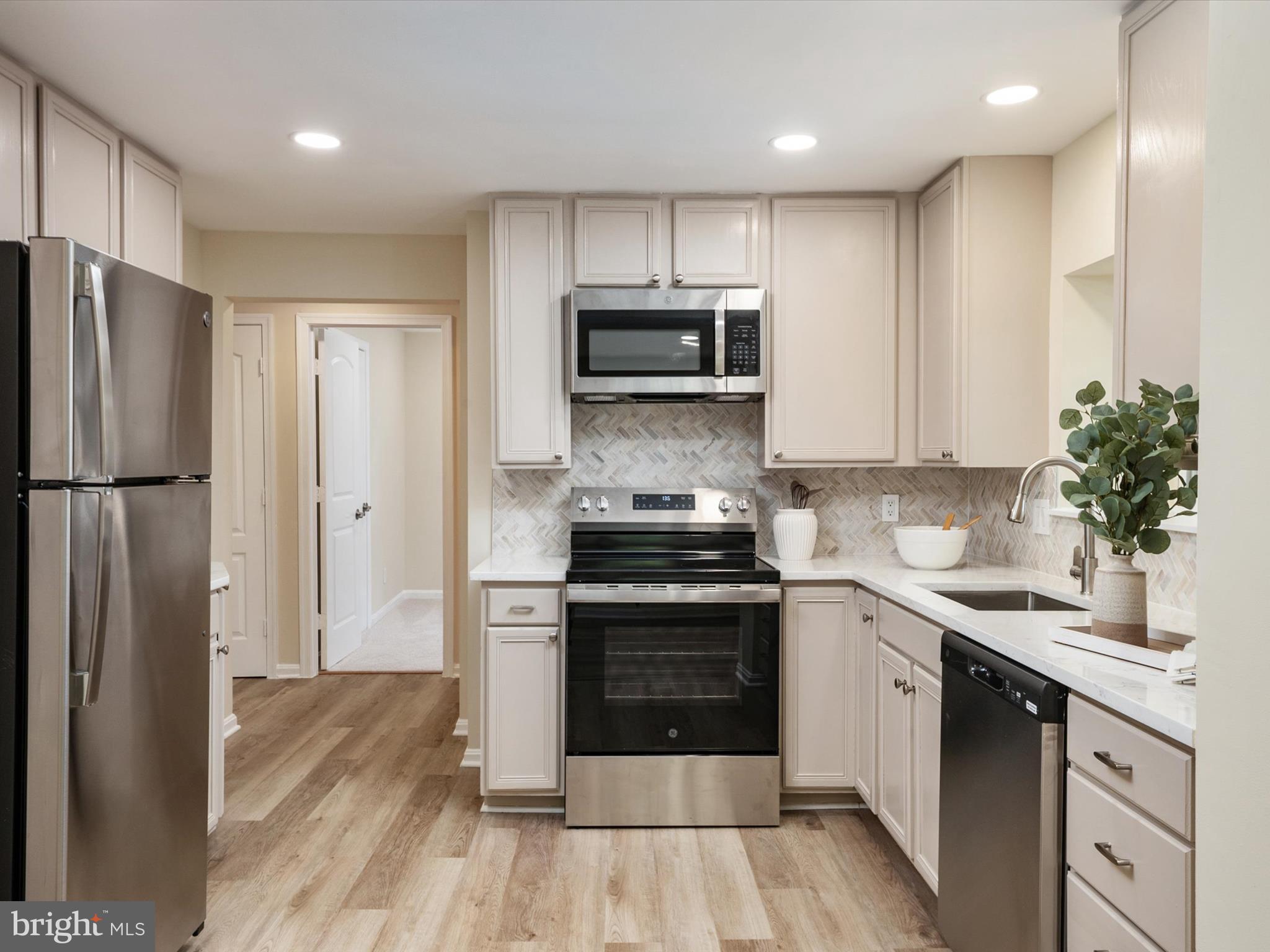 HUNTERS HARBOR - Residential