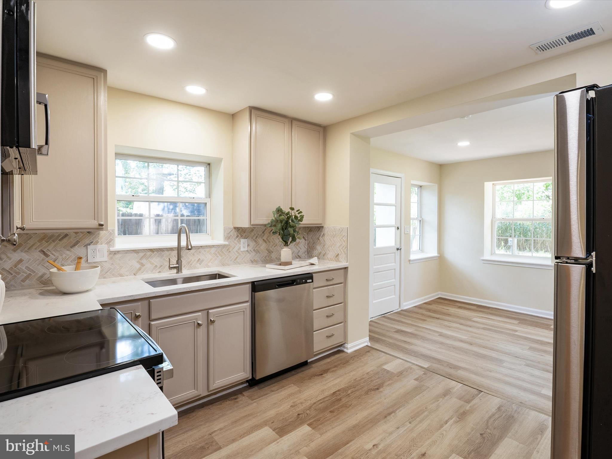 HUNTERS HARBOR - Residential