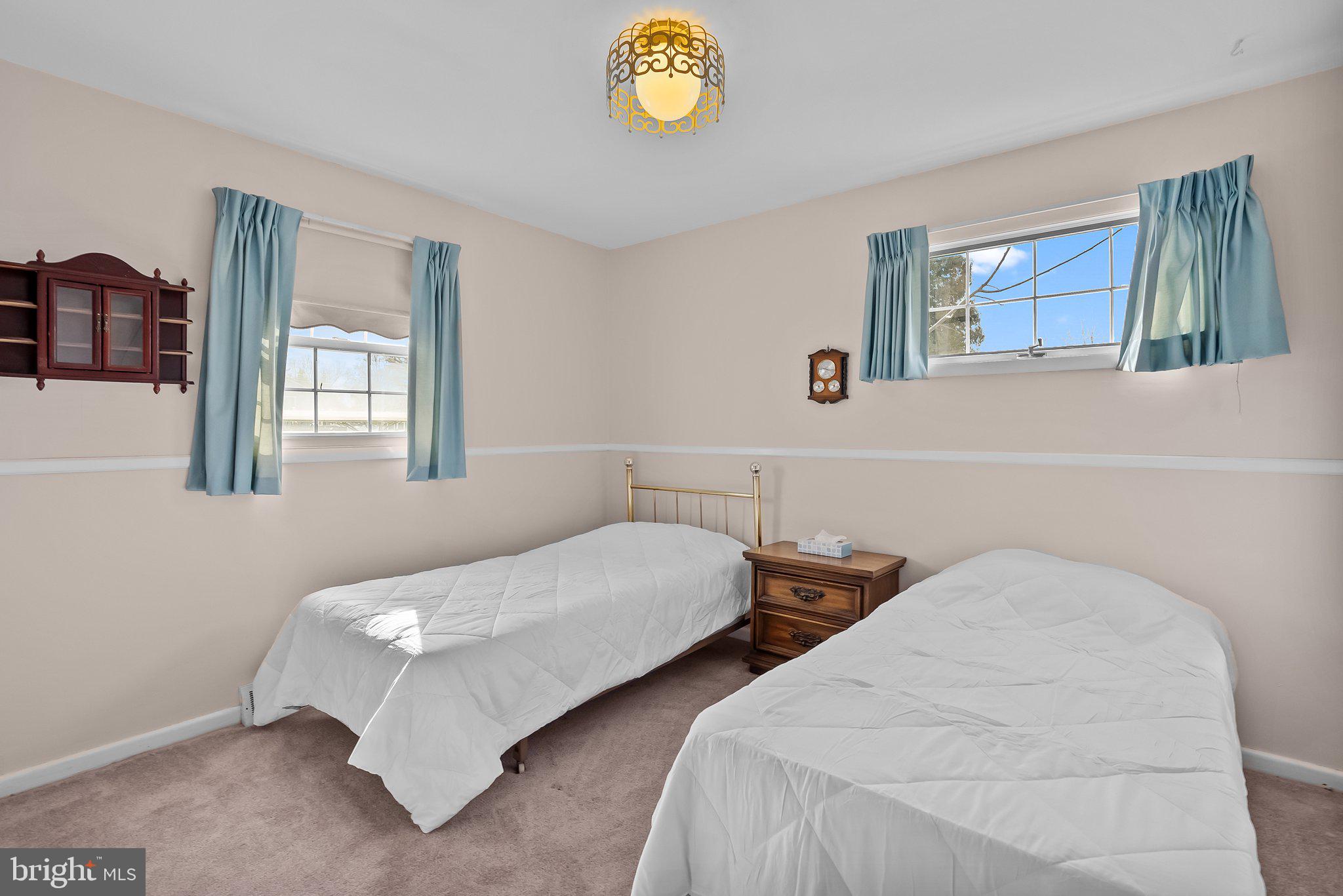 PINECREST - Residential