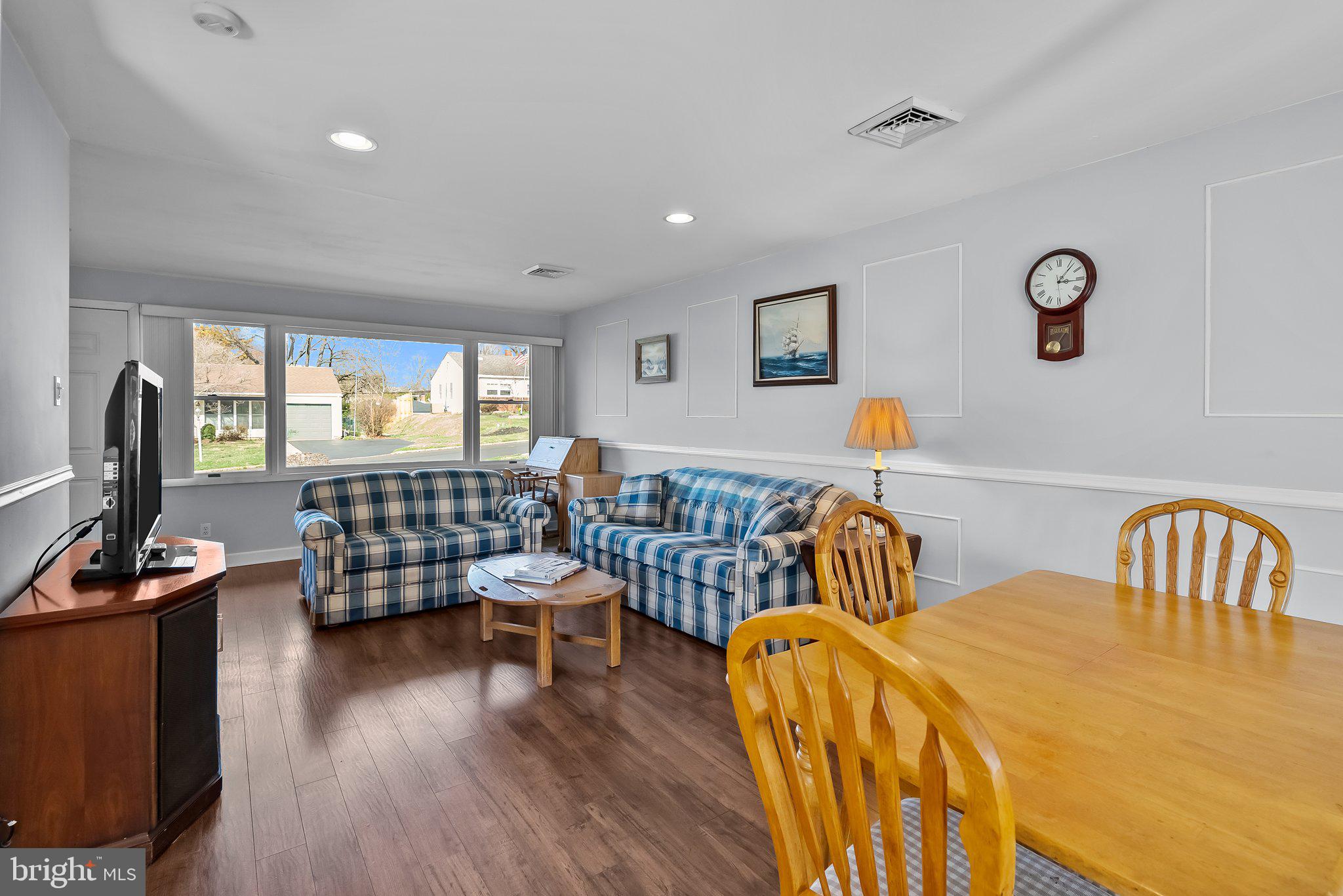 PINECREST - Residential