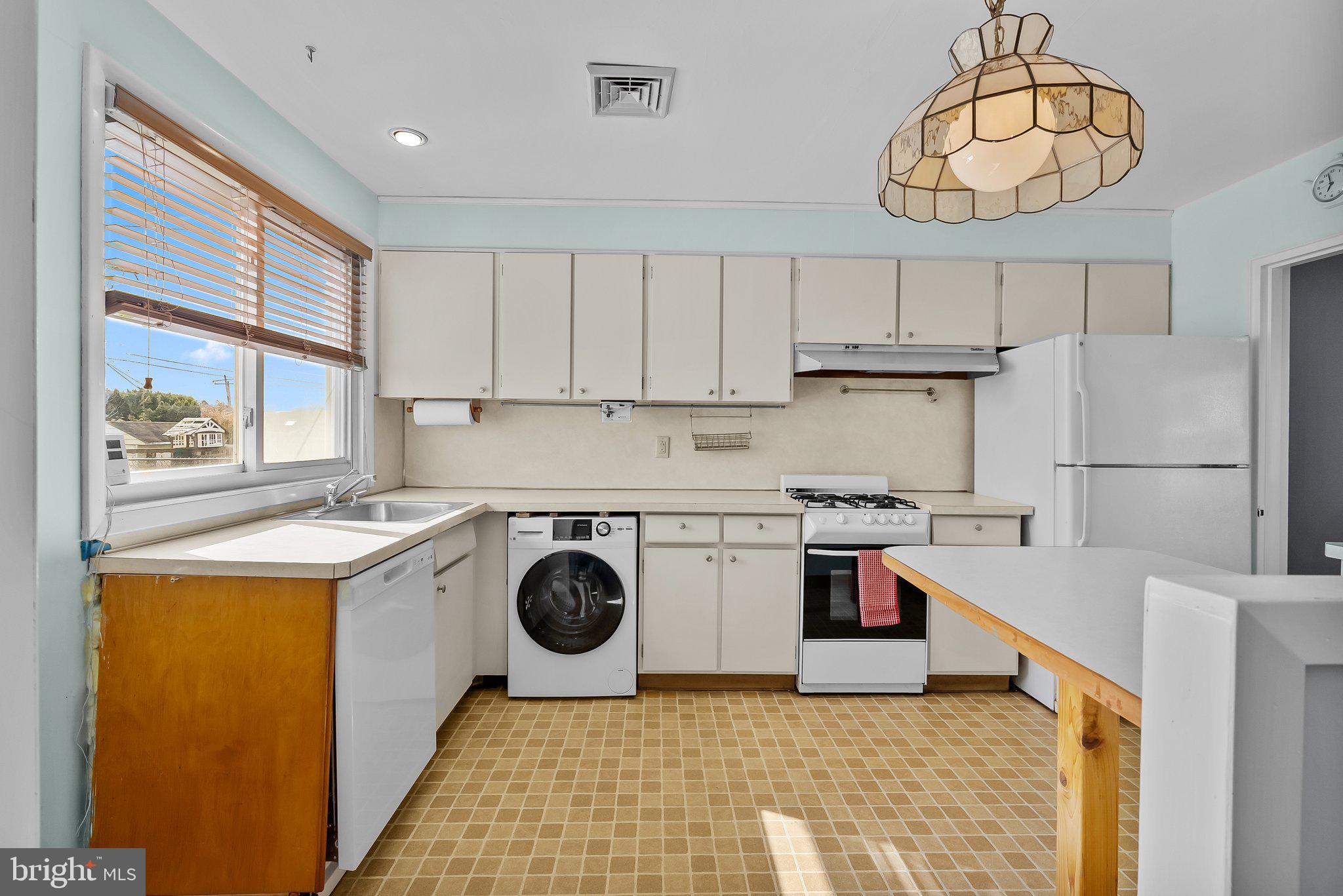 PINECREST - Residential