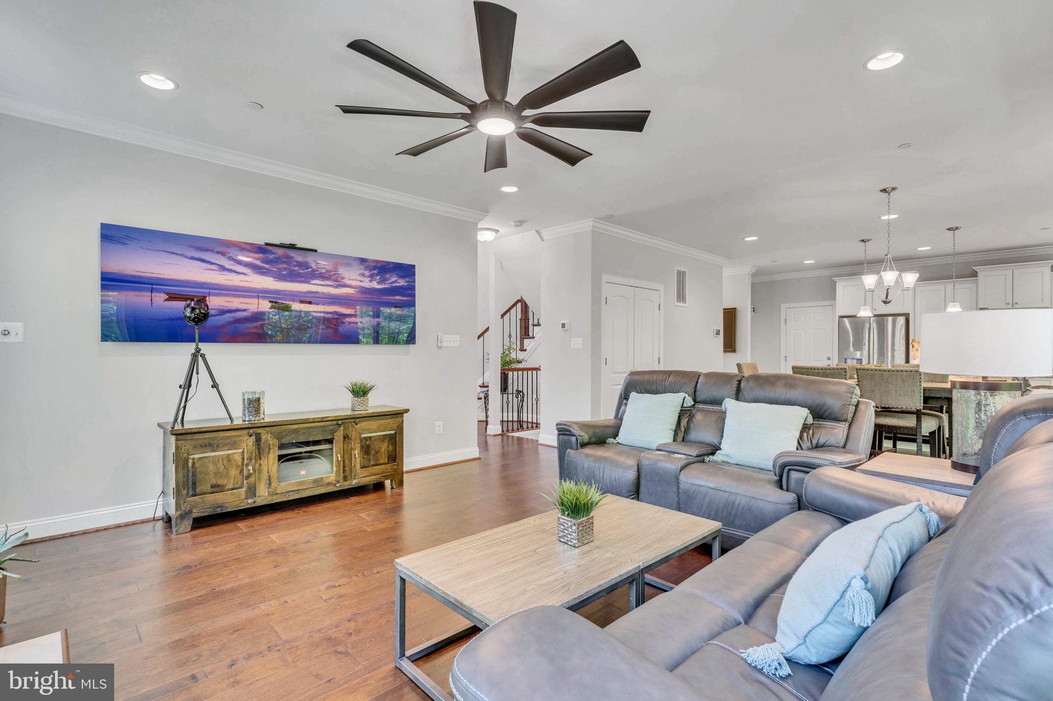 OAKLAND HALL - Residential