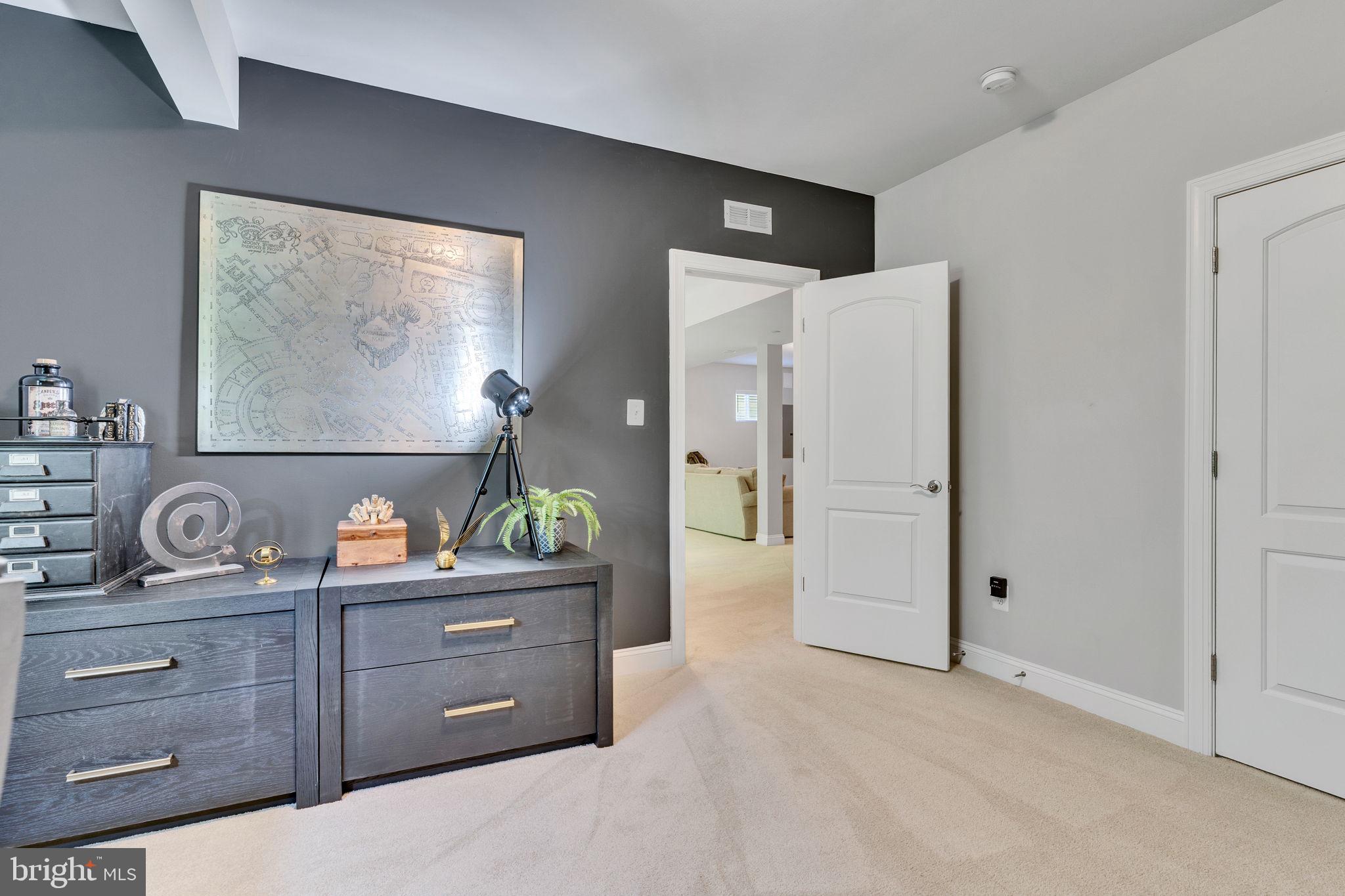 OAKLAND HALL - Residential